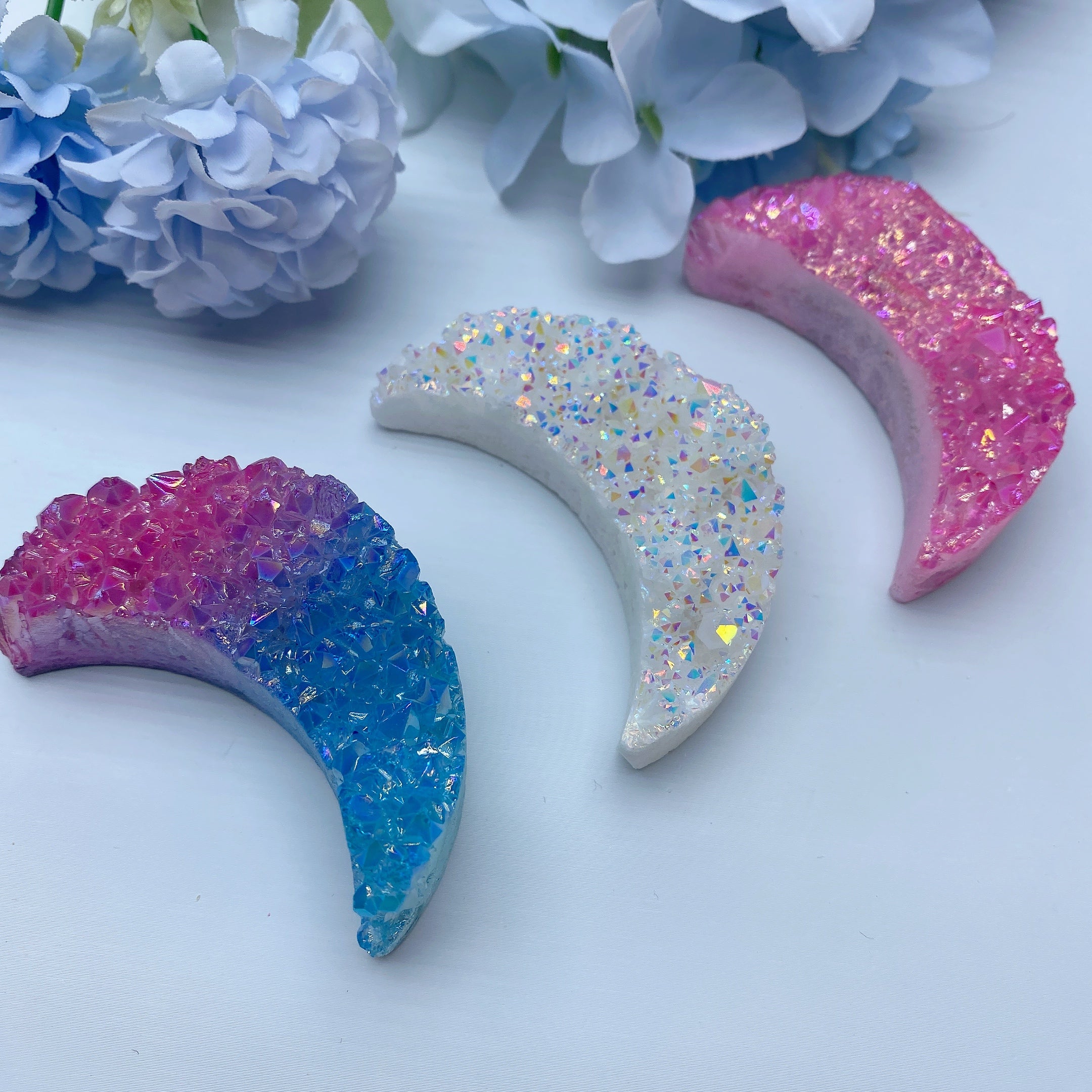 Amas de cristaux Aura Moon de 2,5 pouces pour la guérison et l'énergie