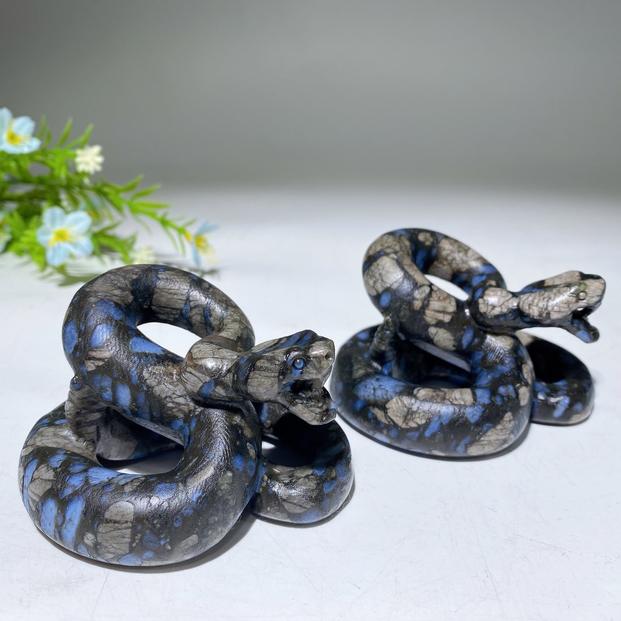 Sculpture d'animal en cristal de serpent bleu Que Sera de 2,5 pouces