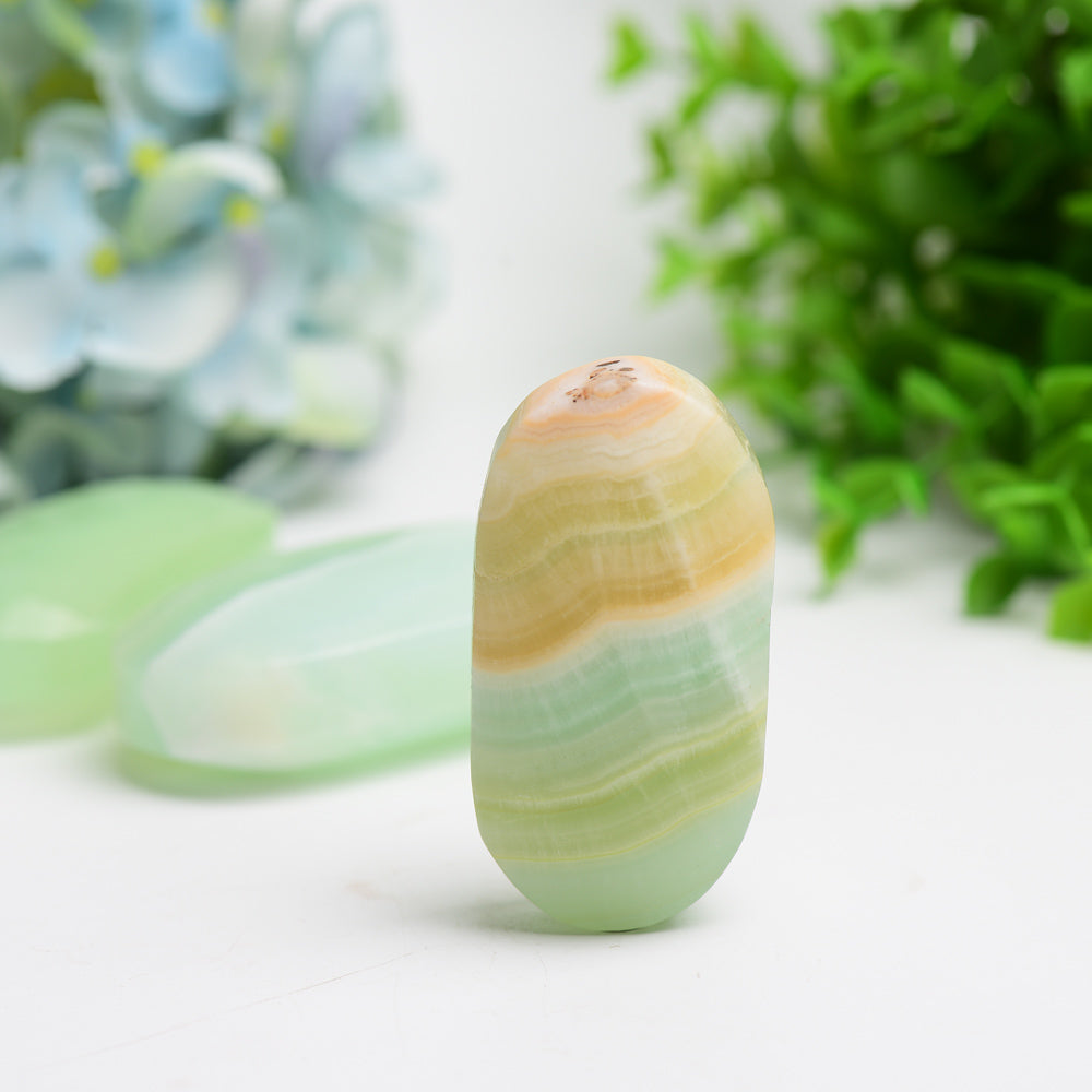 Pierre de paume de guérison en calcite des Caraïbes de 2,6 pouces pour la méditation