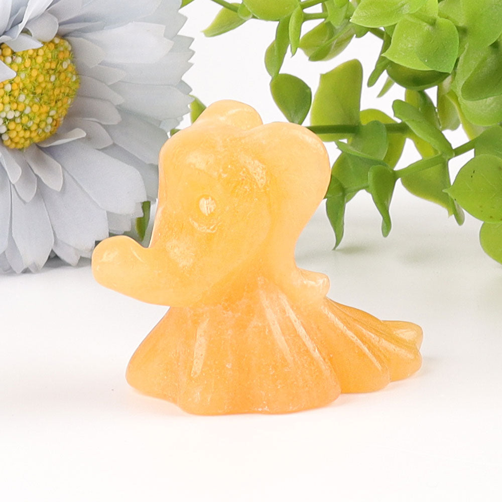 Figurine de chien sculptée en cristal de calcite miel de 2,6 pouces