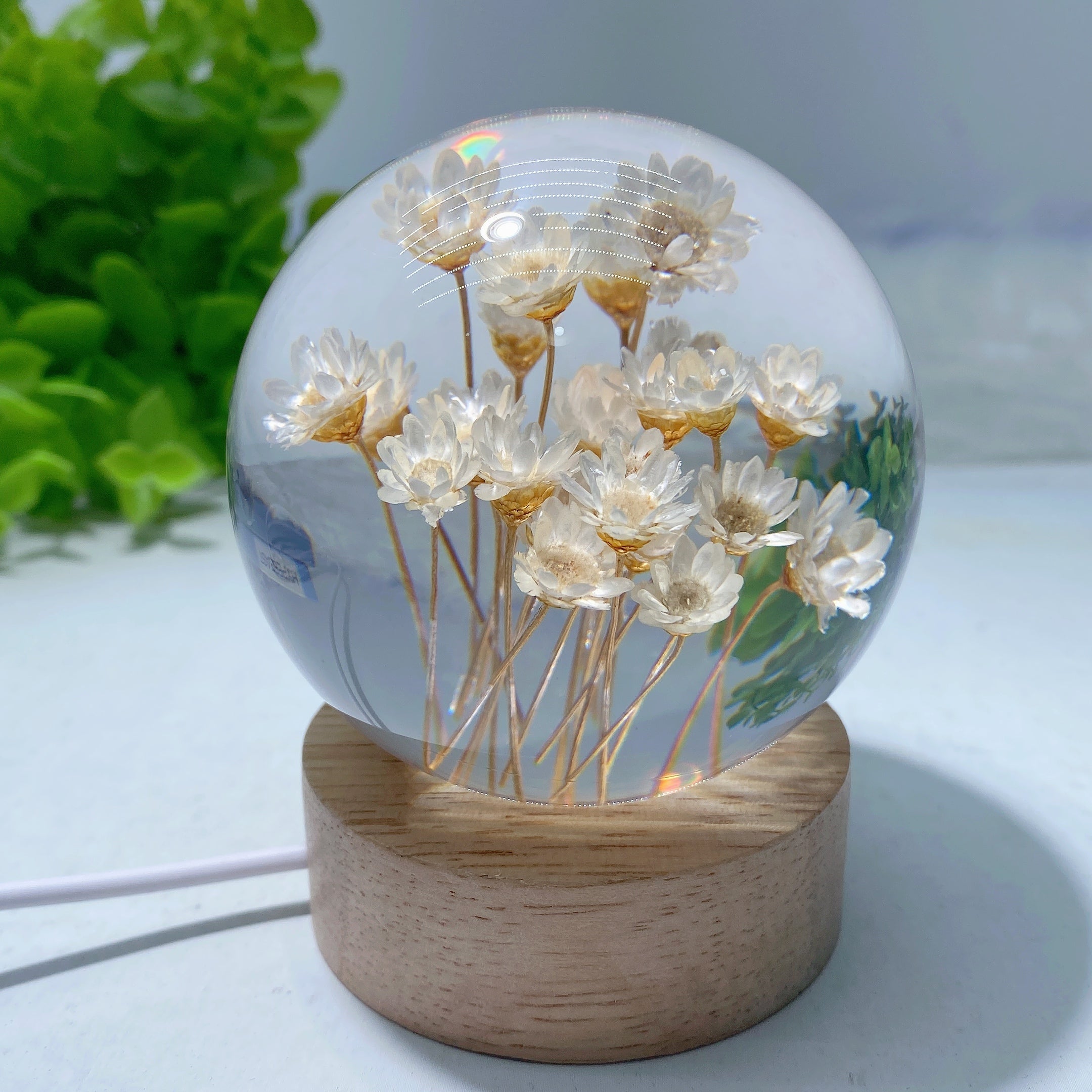 Sphère de fleur en résine de 2,7 pouces sur pied de lampe en bois
