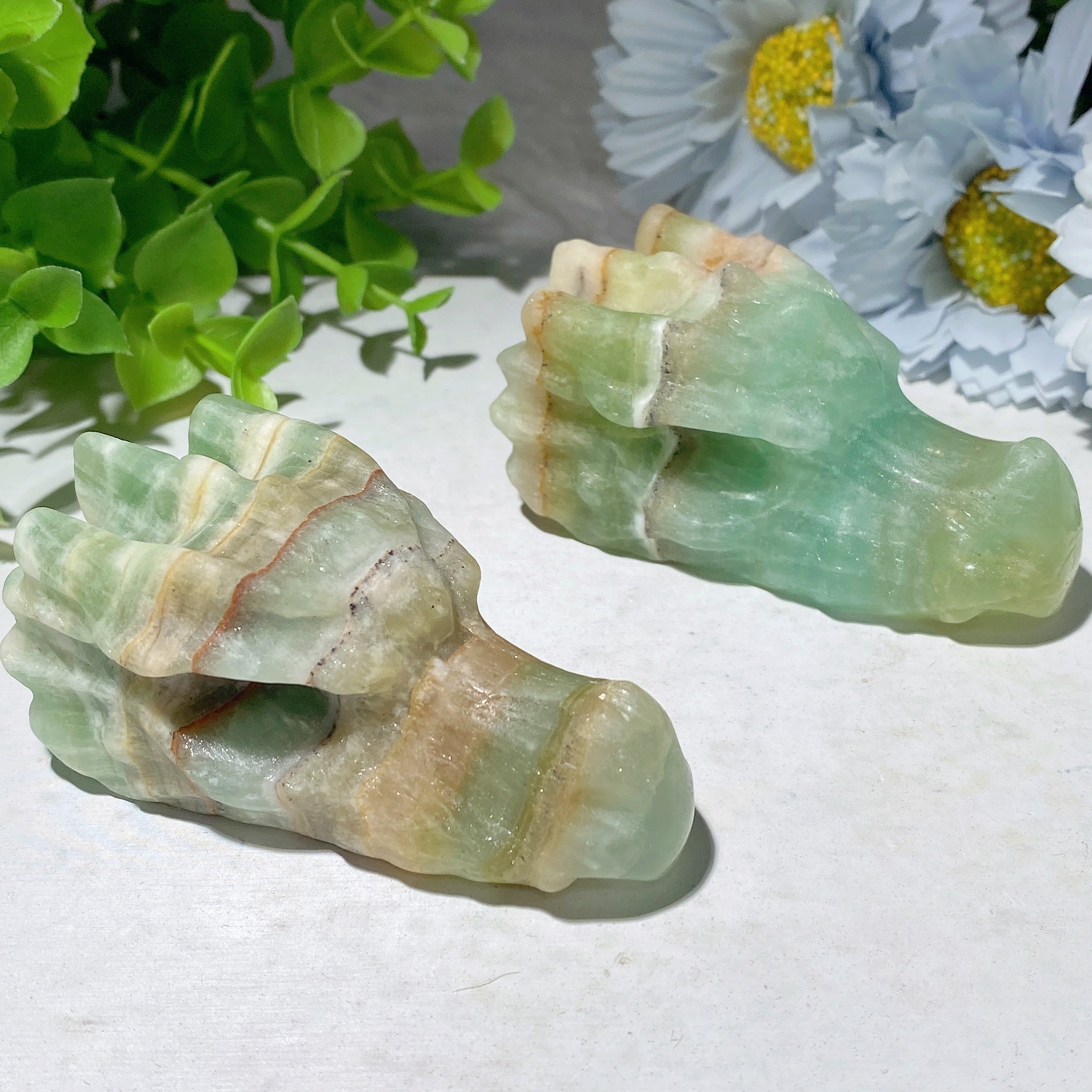 Tête de dragon sculptée en cristal de calcite des Caraïbes de 7,1 cm