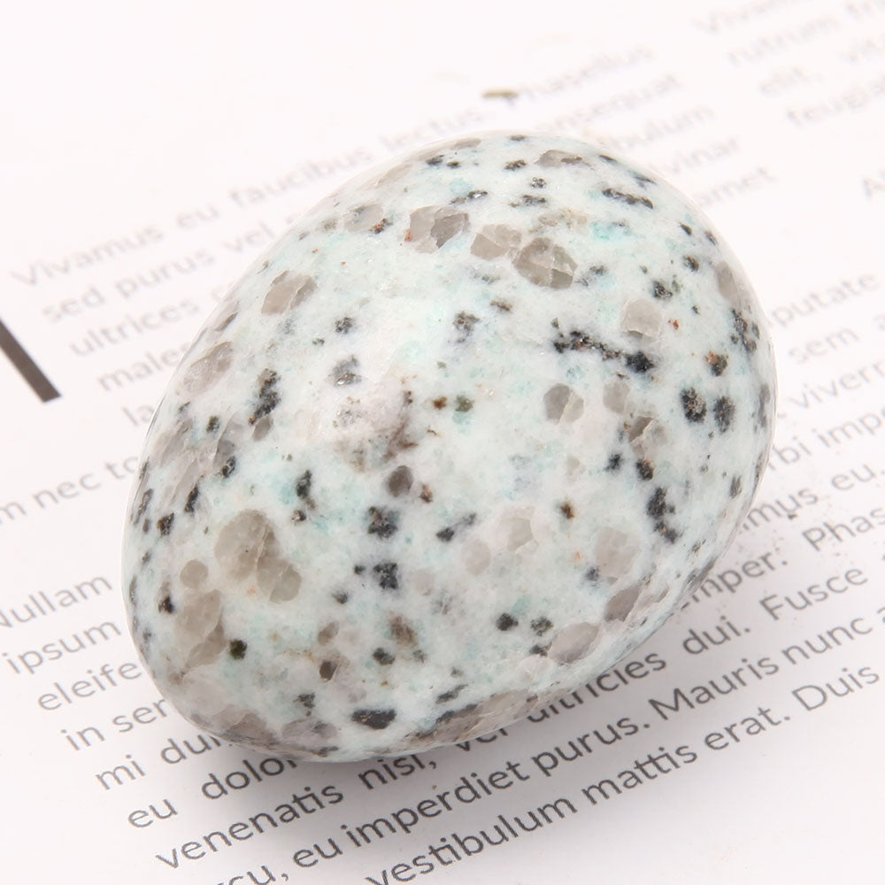 Pierre de paume polie en jaspe kiwi de 2 pouces pour la guérison