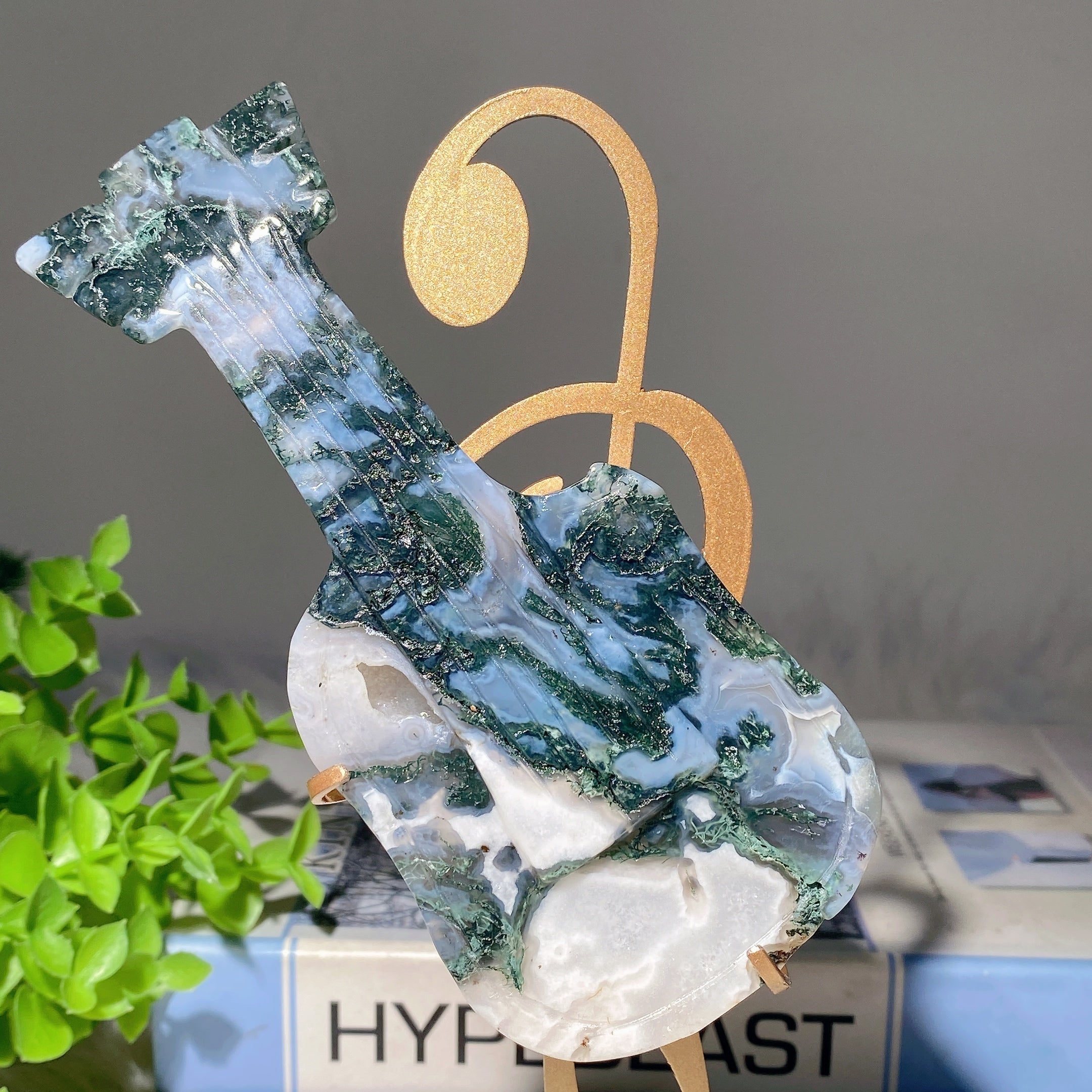 Figurine de guitare en cristal d'agate mousse de 20 cm avec support