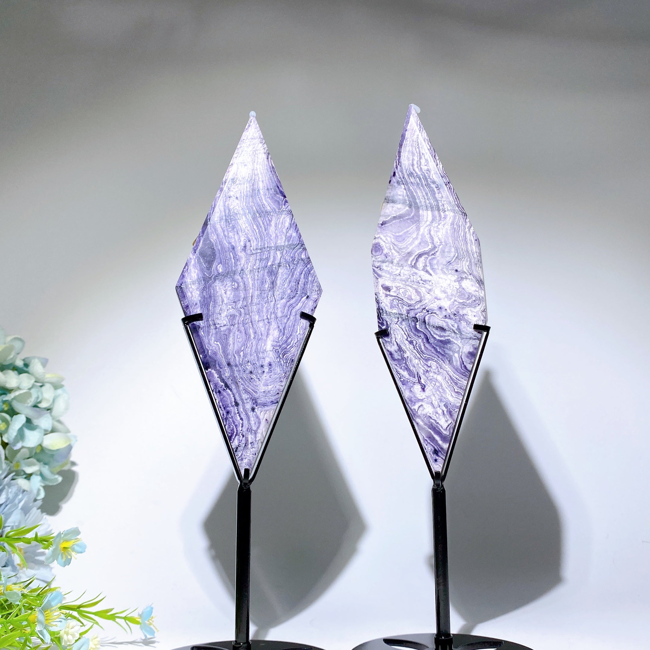 Présentoir de dalles de cristal losange violet turquoise de 20 cm