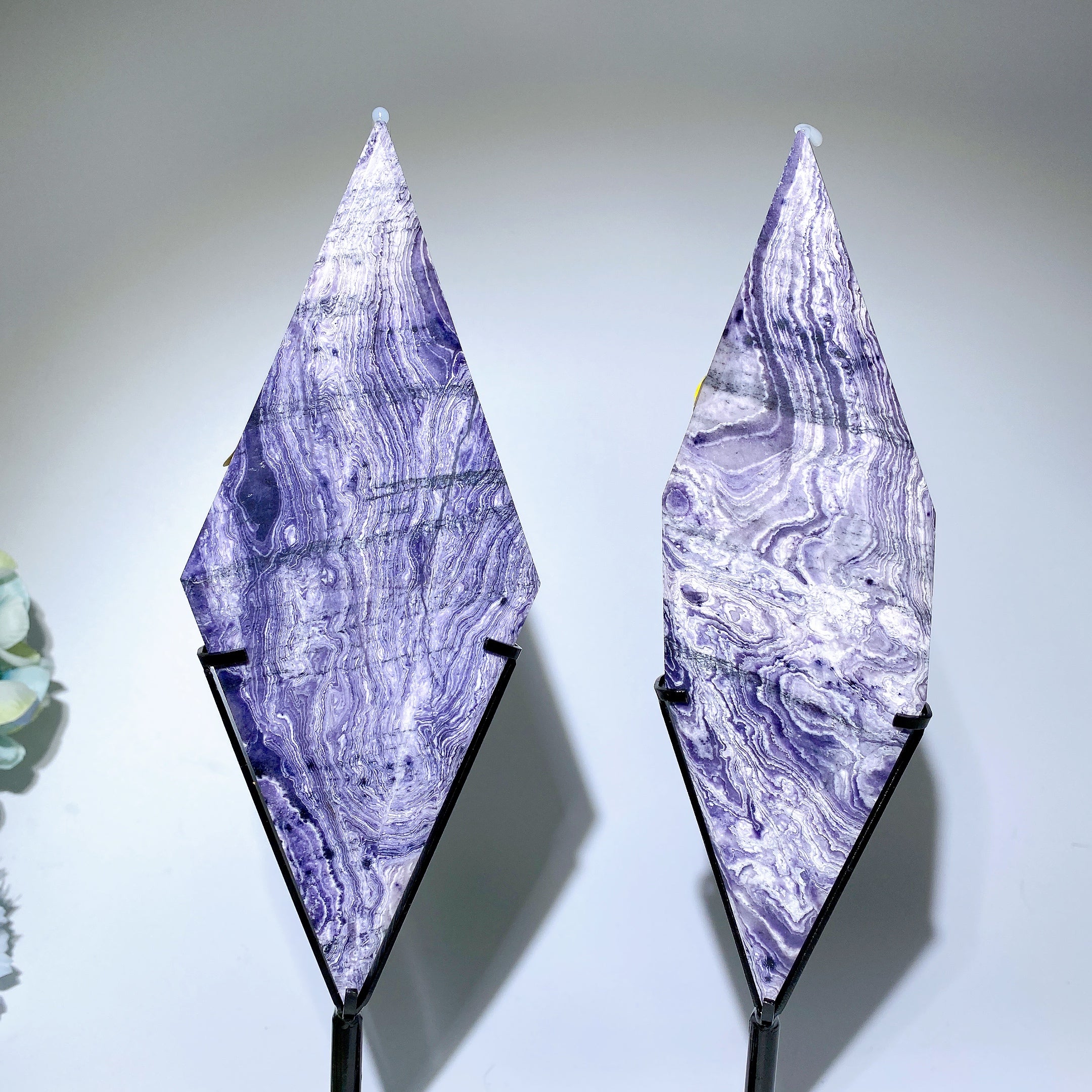 Présentoir de dalles de cristal losange violet turquoise de 20 cm