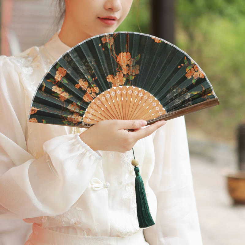 Éventail chinois pliable de 21 cm en soie Xiangyunsha et bambou