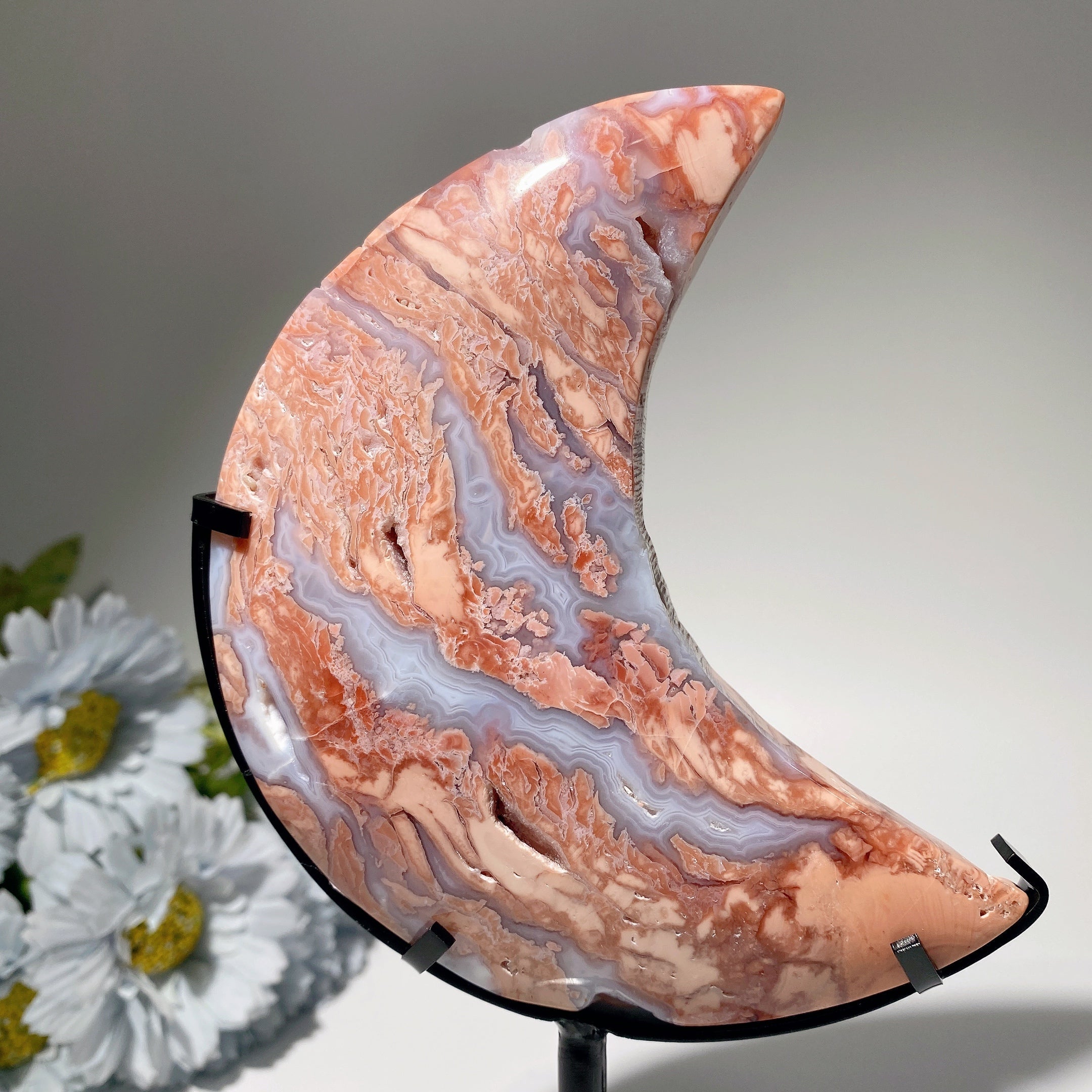 Sculpture en cristal de lune en agate fleur rose de 22,5 cm
