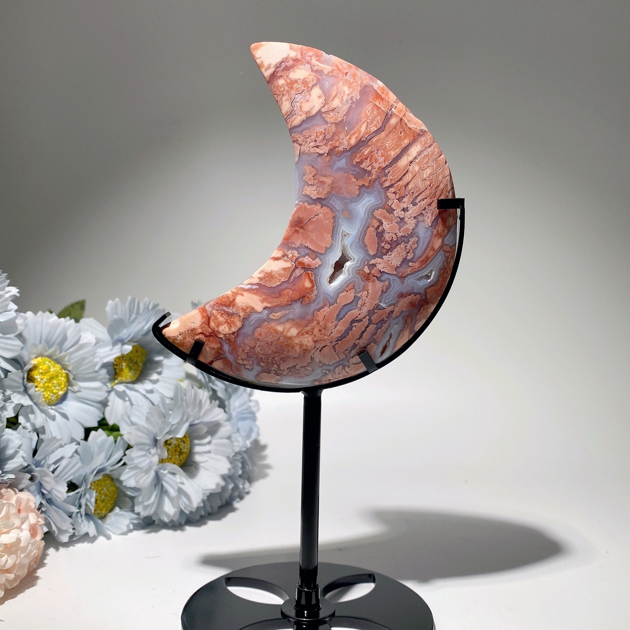 Sculpture en cristal de lune en agate fleur rose de 22,5 cm