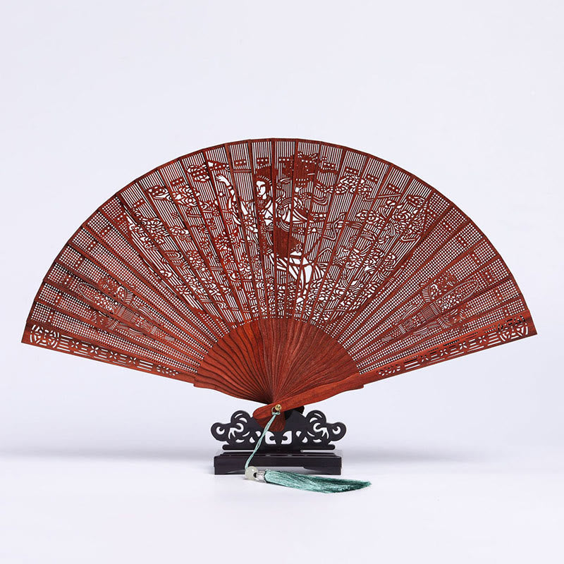 Éventail pliant en bois de santal rouge à petites feuilles de 22,5 cm avec gravure grue, paon, lune Chang'e