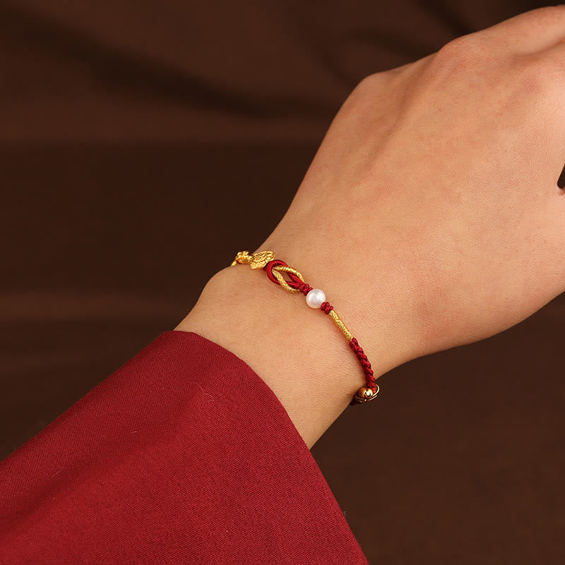 Bracelet porte-bonheur en or 24 carats avec fil rouge