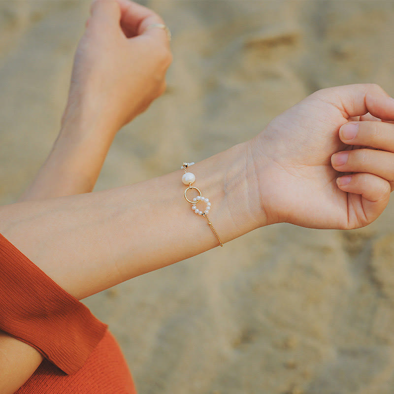 Bracelet double boucle Peace en perles plaqué or 14 carats