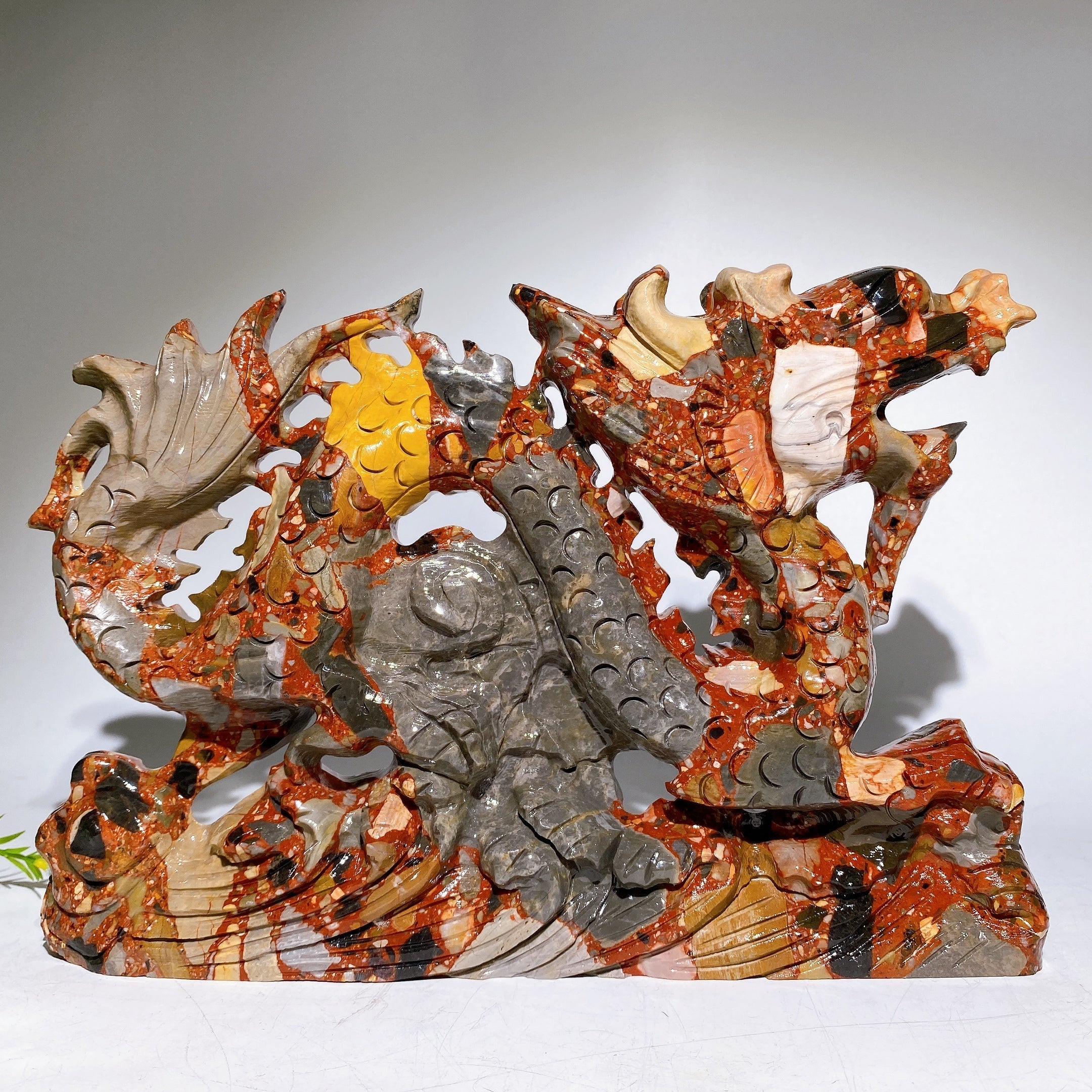 Sculpture de dragon en cristal serpentine de jade de 29 cm de large