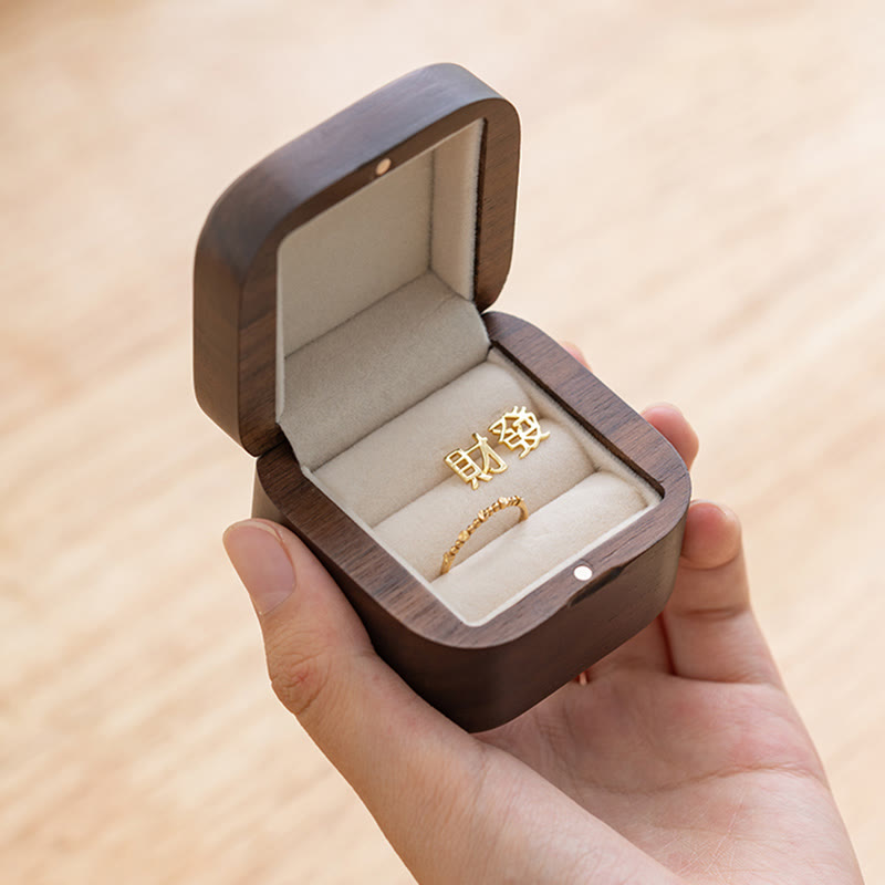 Boîte de rangement pour bagues et bijoux en bois de noyer noir faite à la main