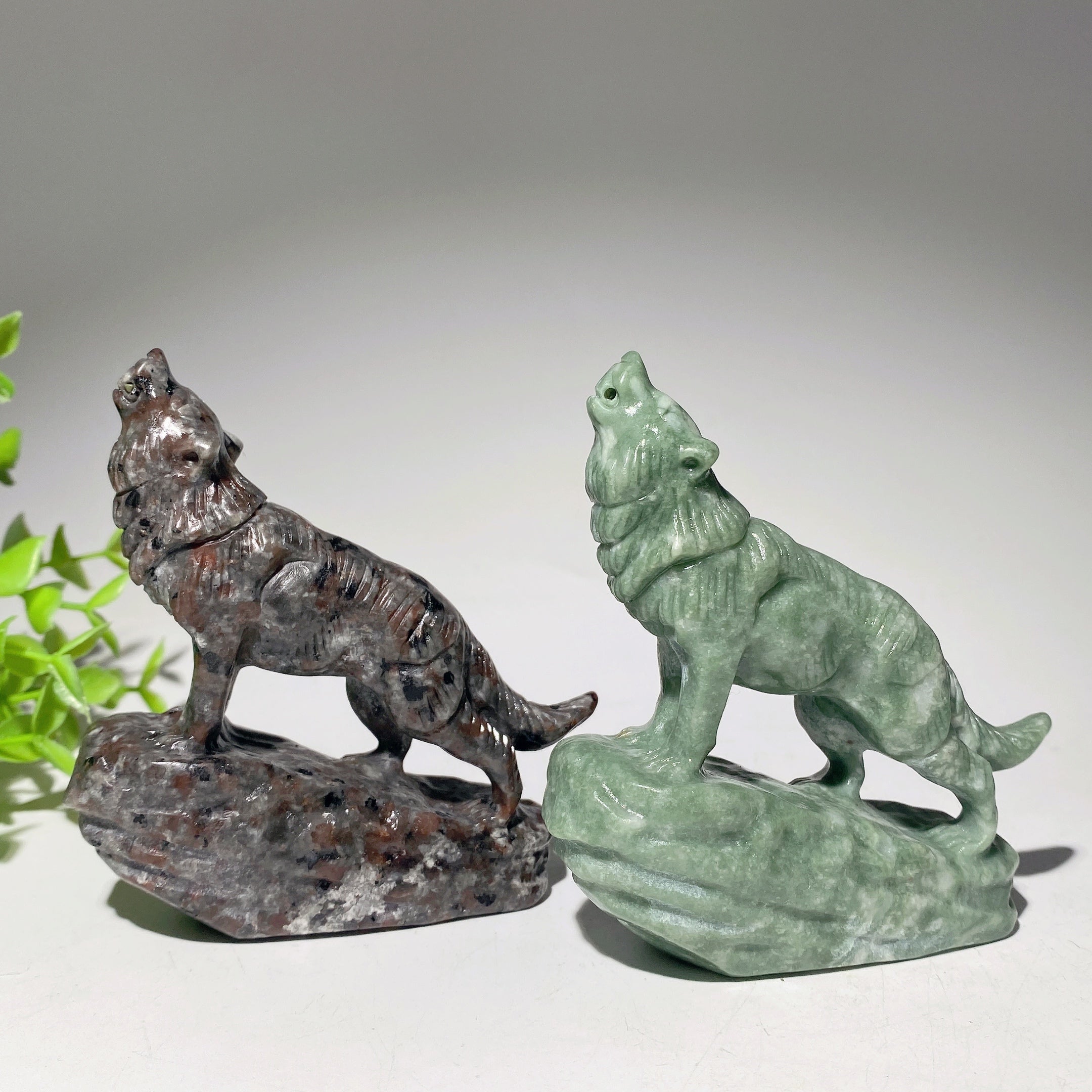Sculptures en cristal de loup en jade et yooperlite de 3,0 à 3,5 pouces