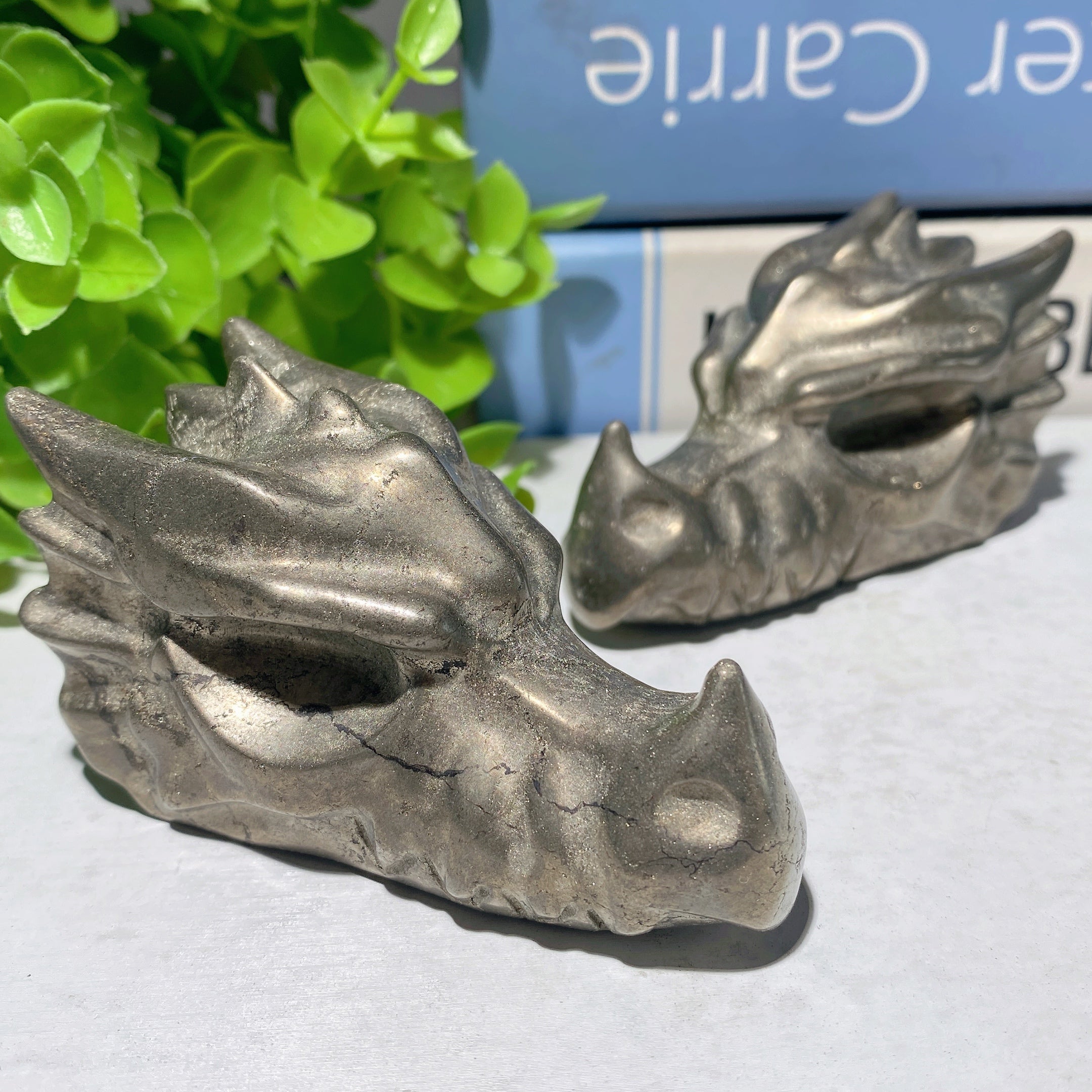 Tête de dragon en pyrite sculptée en cristal, 7,6 cm, 220 g