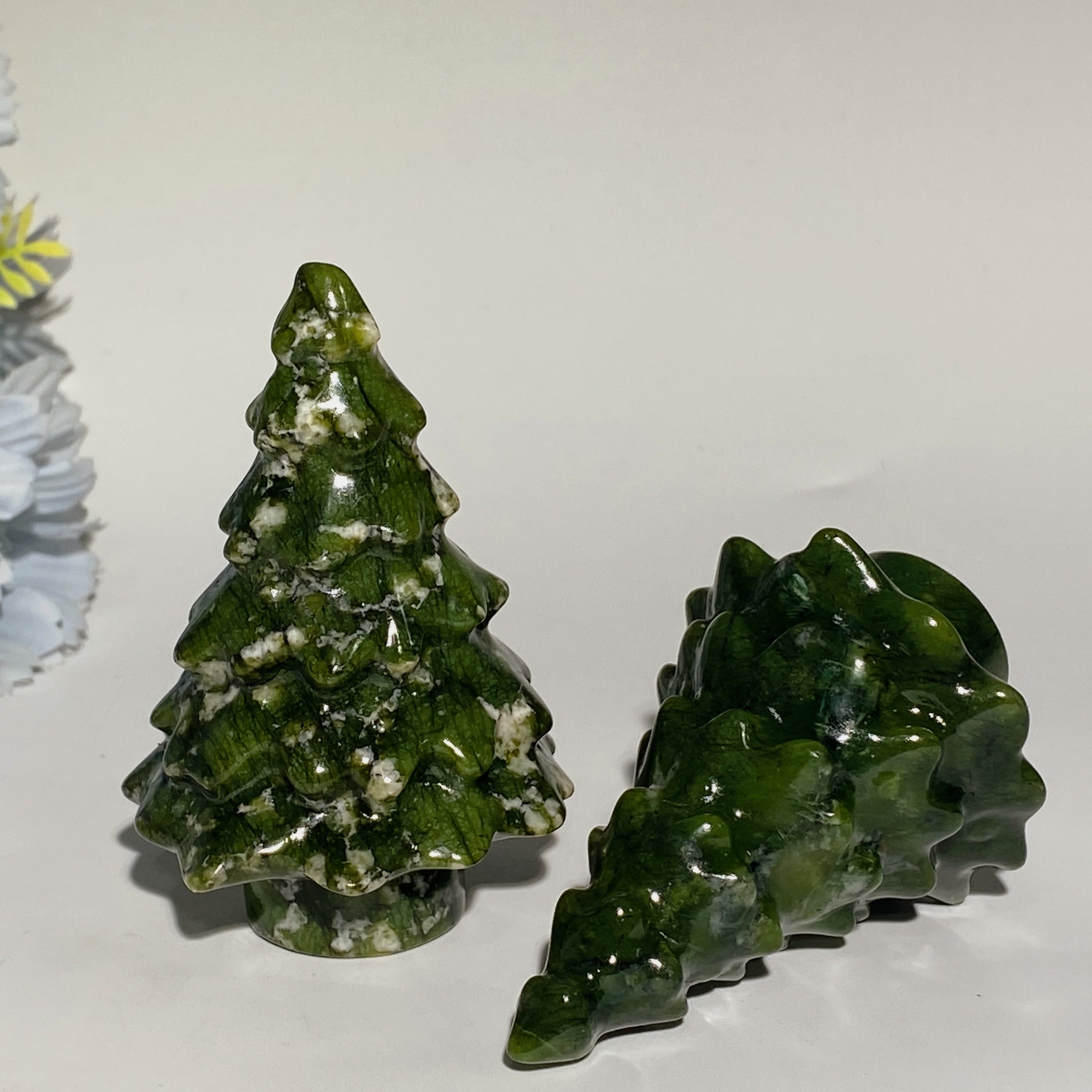 Sculpture d'arbre en cristal serpentin de 3,0 pouces pour la guérison