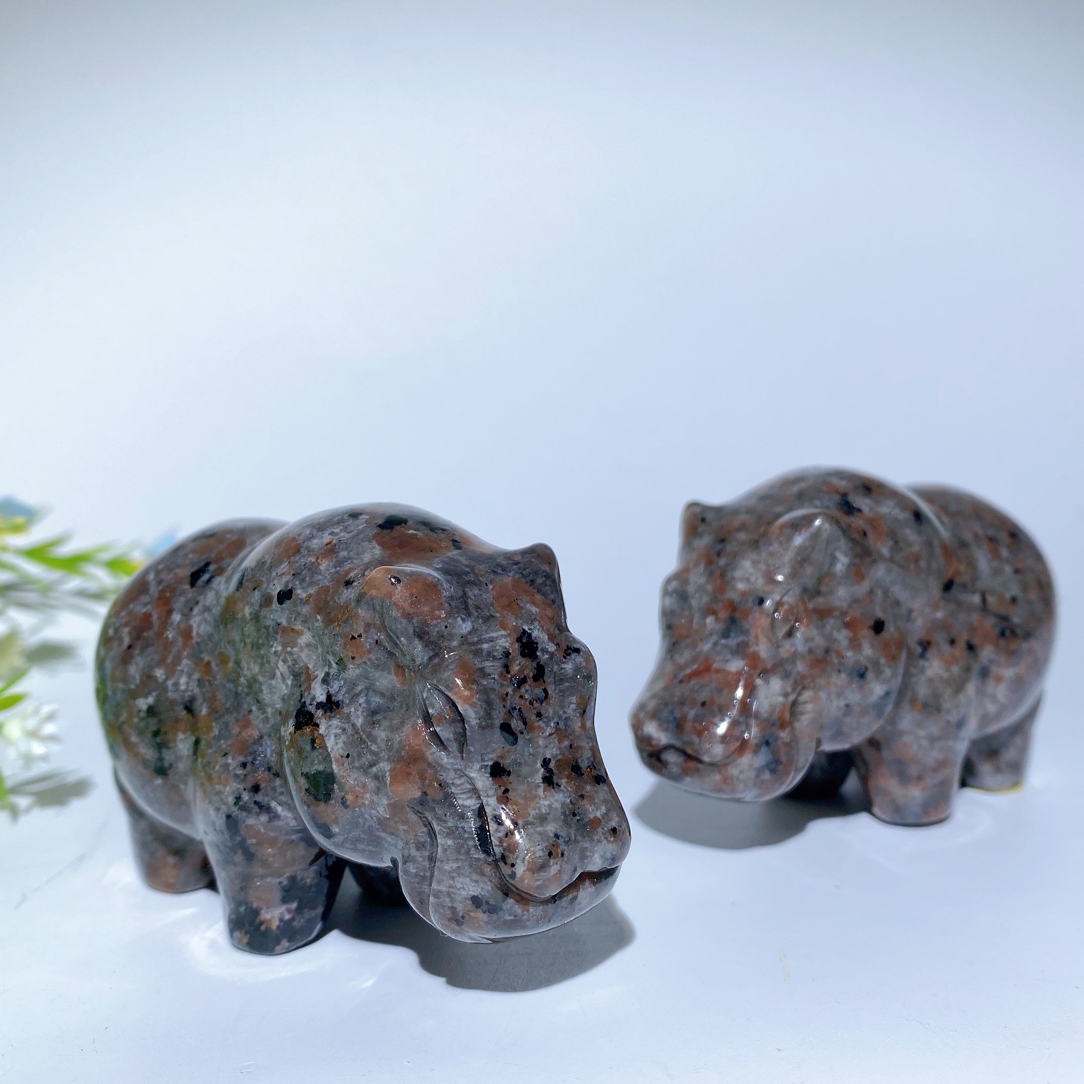 Sculpture en cristal d'hippopotame Yooperlite réactive aux UV de 3,0 pouces