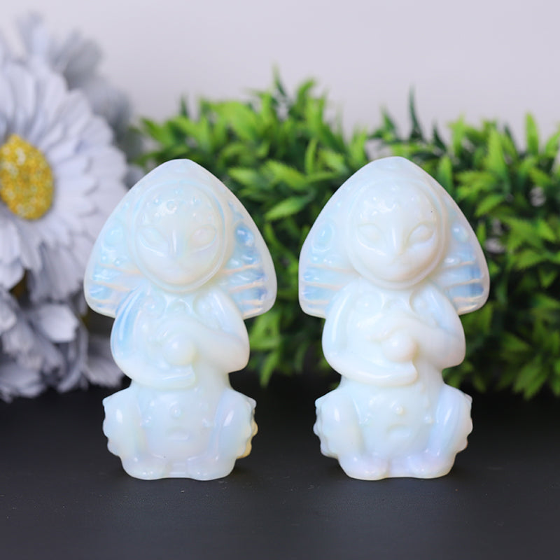 Figurine en cristal d'opalite sculptée de 3,3 pouces pour l'énergie de guérison
