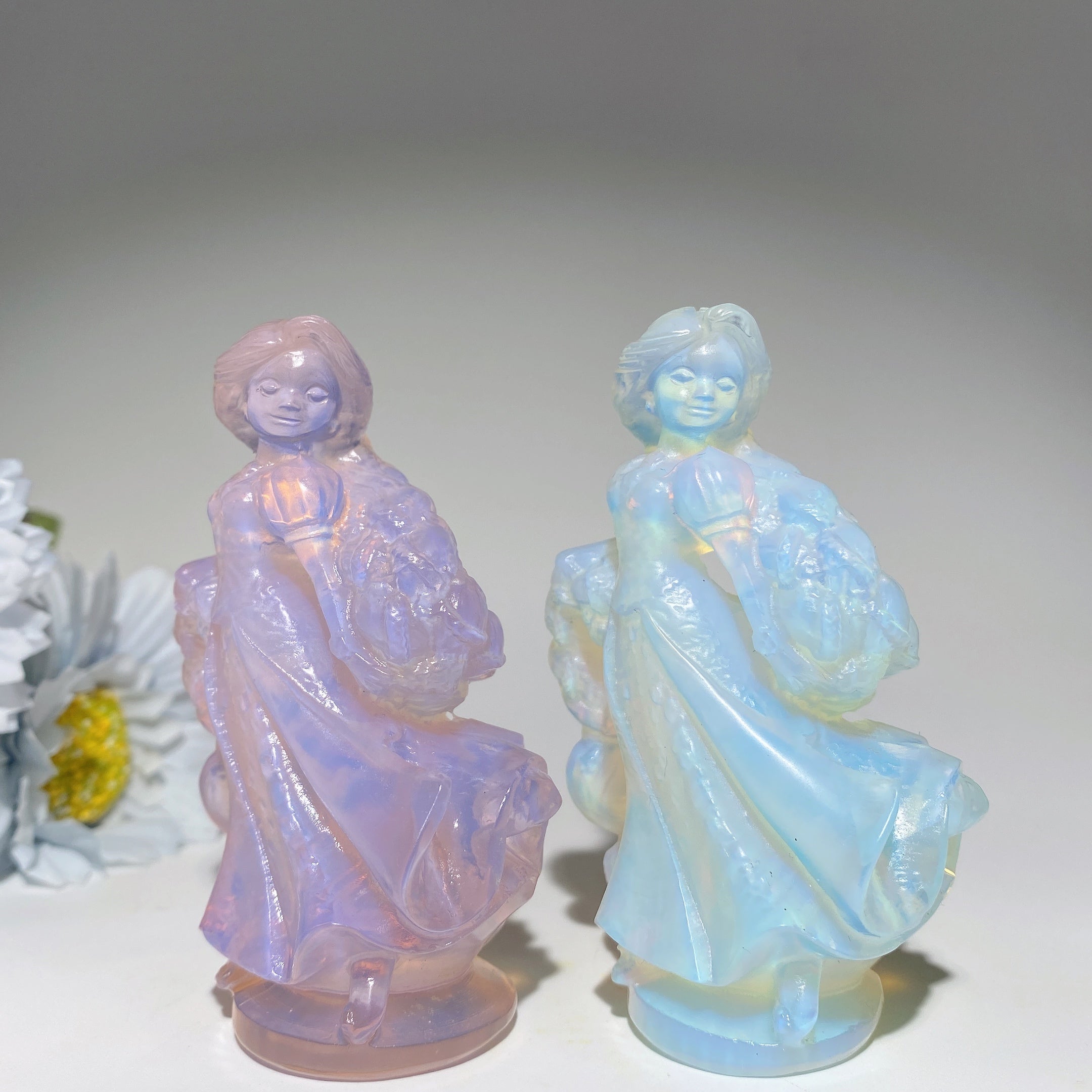 Figurine Raiponce en cristal d'opalite sculptée de 3,3 pouces