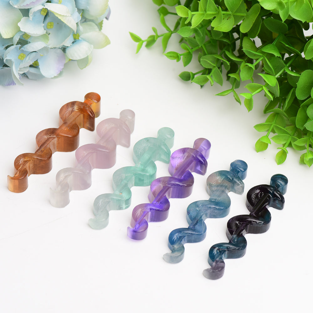 Épée en cristal de fluorite de 9,4 cm avec sculpture de serpent