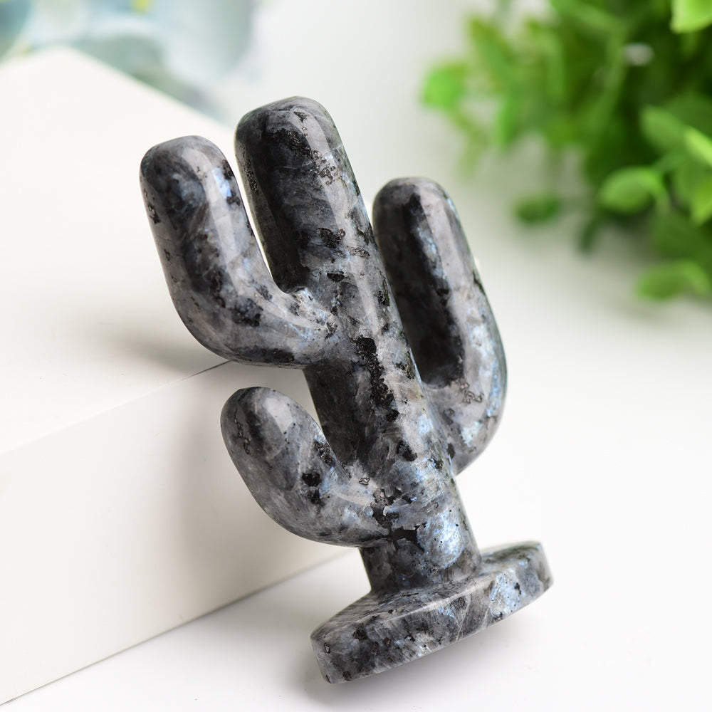 Figurine de cactus sculptée en cristal de larvikite de 9,7 cm