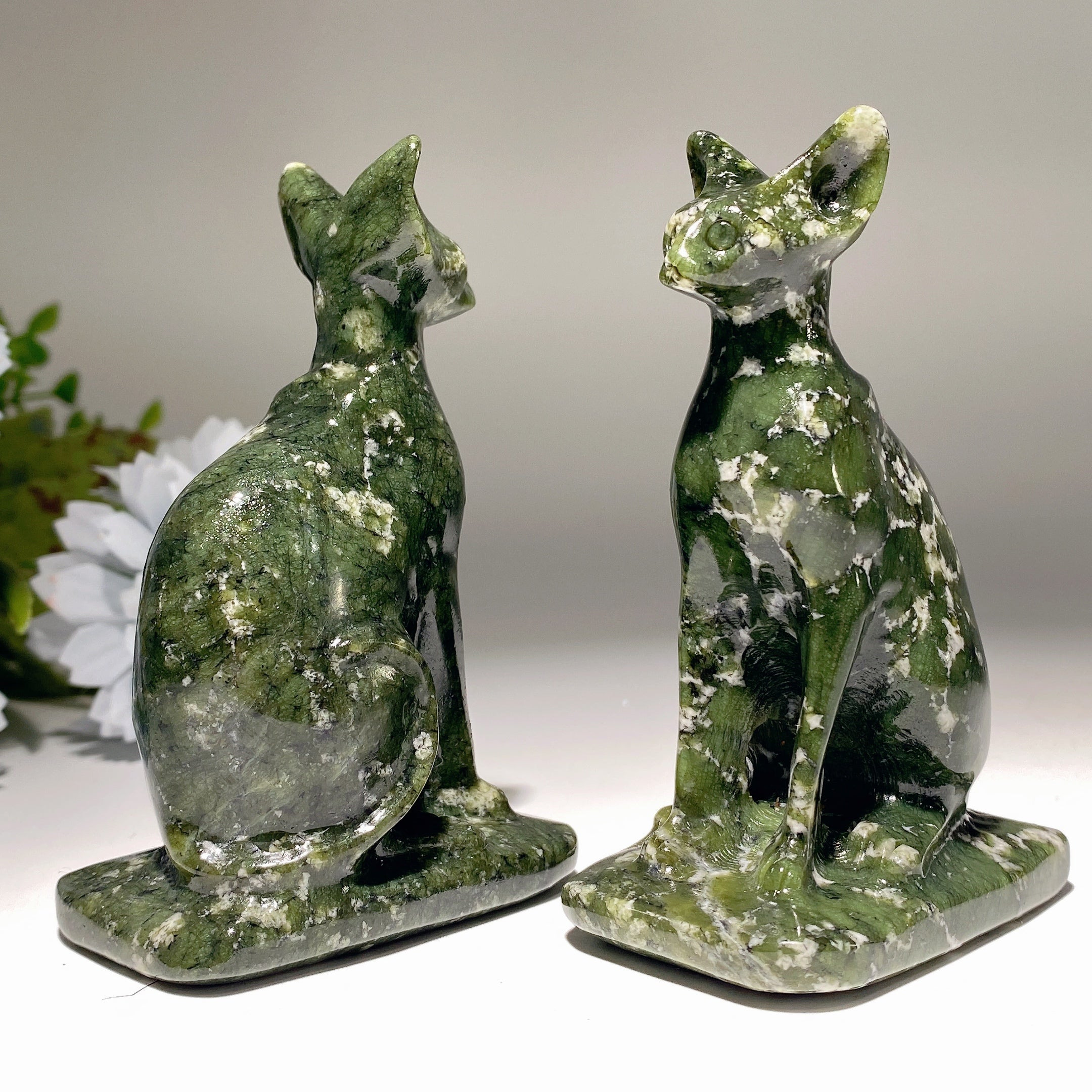 Sculpture de chat en cristal serpentin de 3,8 pouces pour la guérison