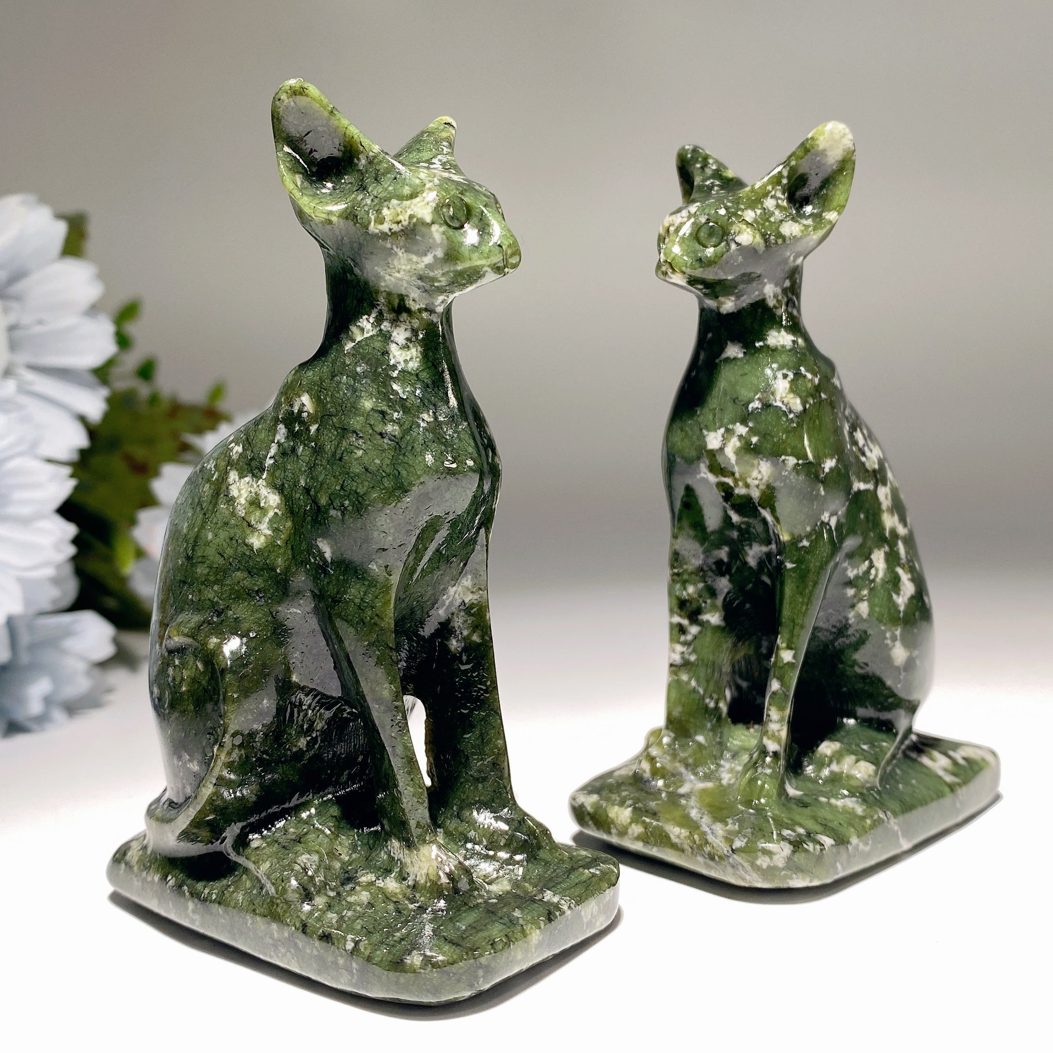 Sculpture de chat en cristal serpentin de 3,8 pouces pour la guérison