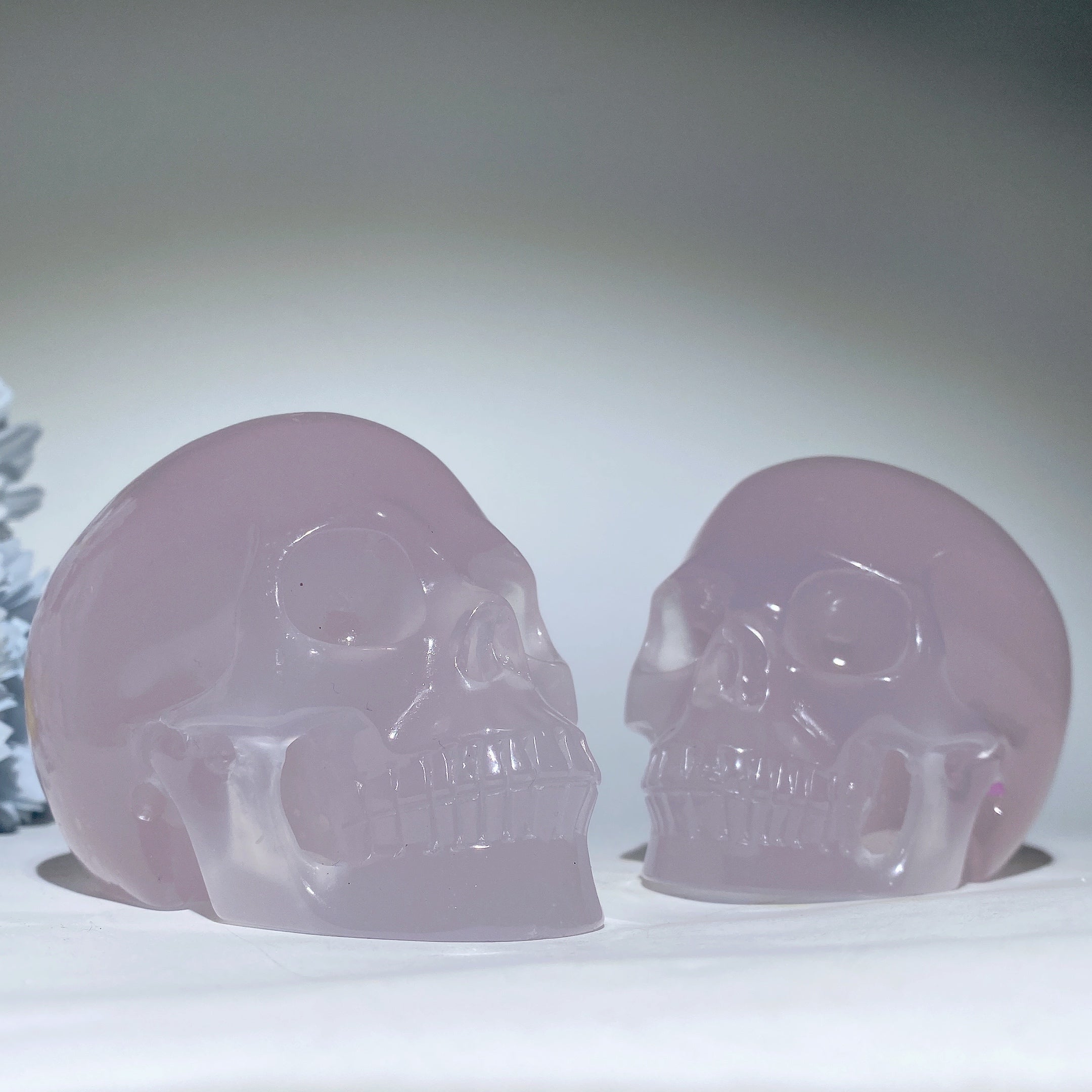 Crâne en cristal de résine réactive aux UV de 9,7 cm pour la guérison énergétique