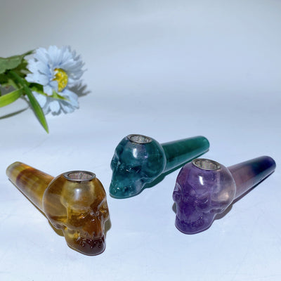 Figurine de crâne en fluorite jaune, verte et violette de 9,9 cm