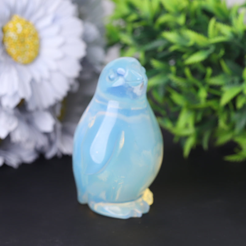 Figurine animalière en cristal sculpté de pingouin en opalite de 7,6 cm