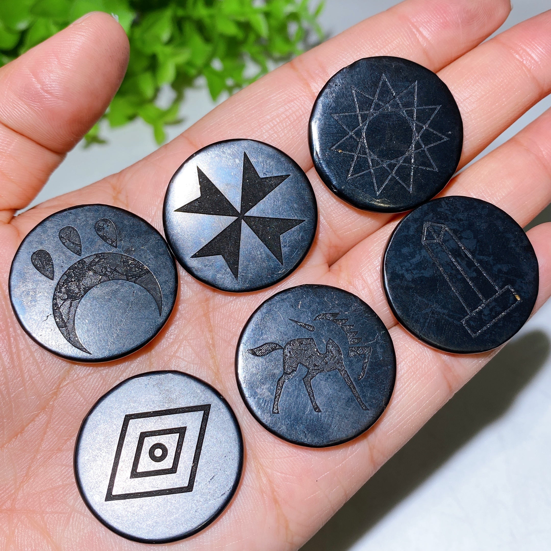 Dalle ronde en cristal de guérison schungite de 30 mm