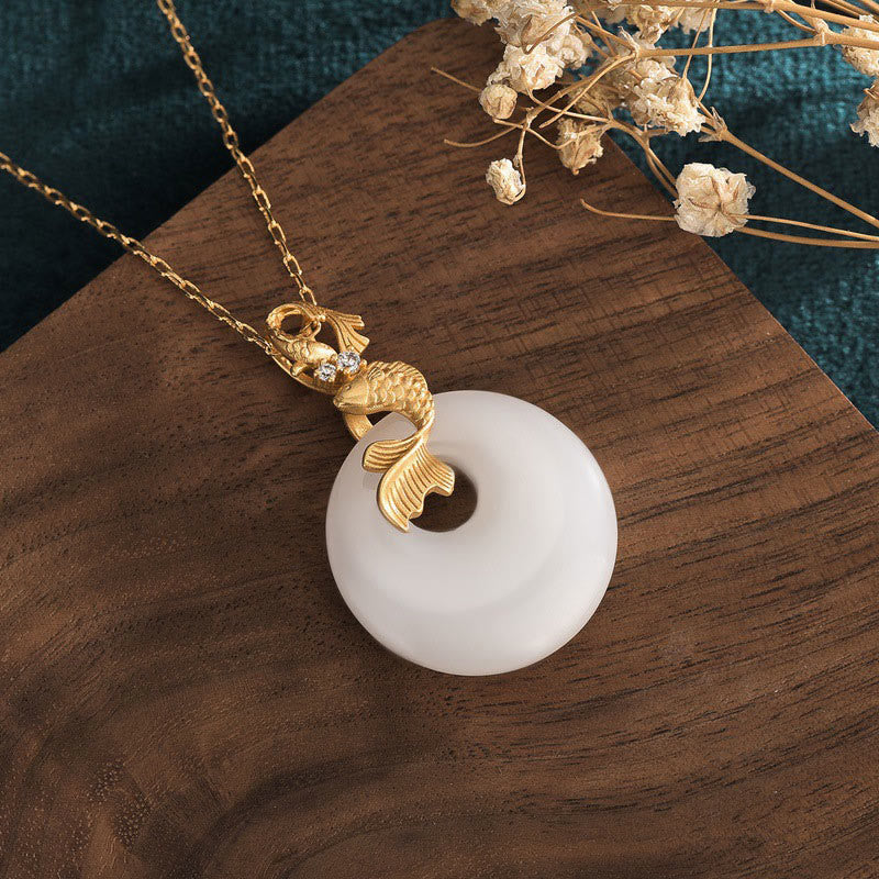 Collier de poisson Koi en jade blanc pour la richesse et la prospérité