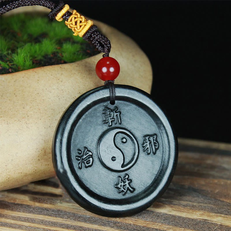 Collier Yin Yang en jade cyan pour le succès et l'harmonie