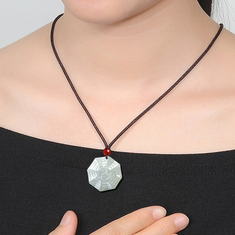 Collier de chance en jade naturel Bagua Yin Yang pour la prospérité