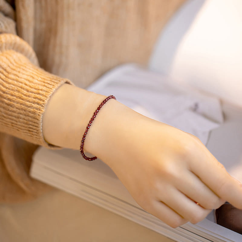 Bracelet de protection en grenat de 3 mm pour le courage