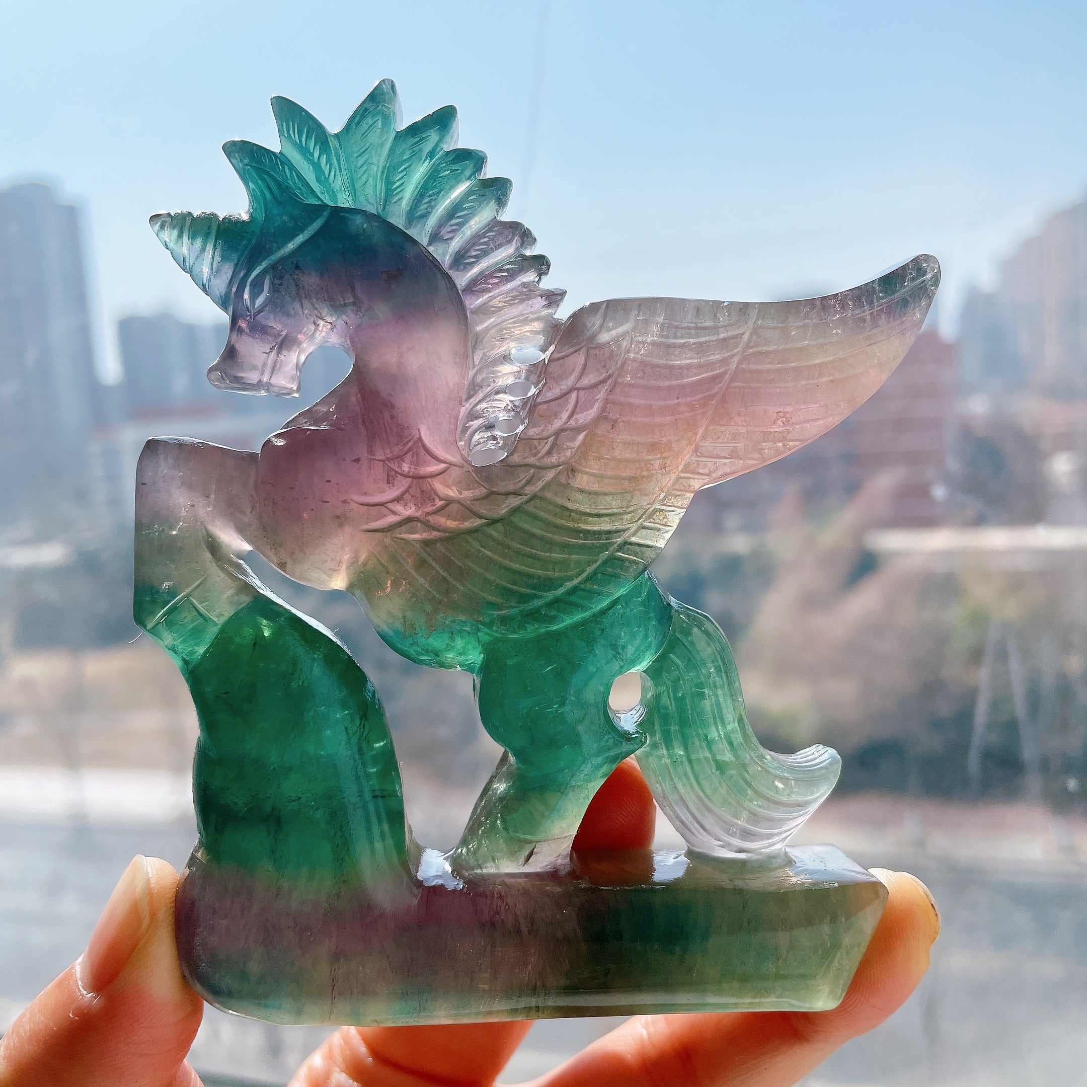 Sculpture en cristal de licorne en fluorite de 4,0 pouces