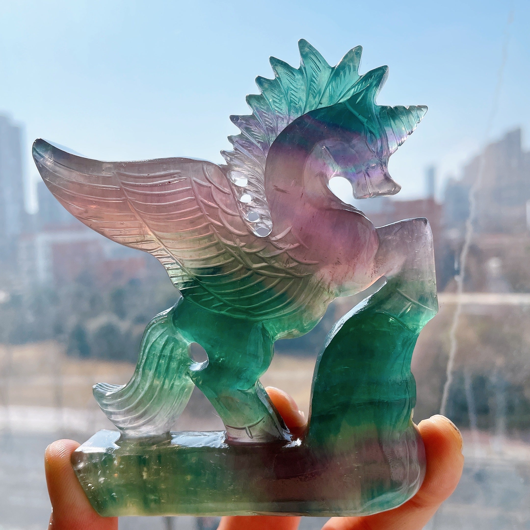 Sculpture en cristal de licorne en fluorite de 4,0 pouces