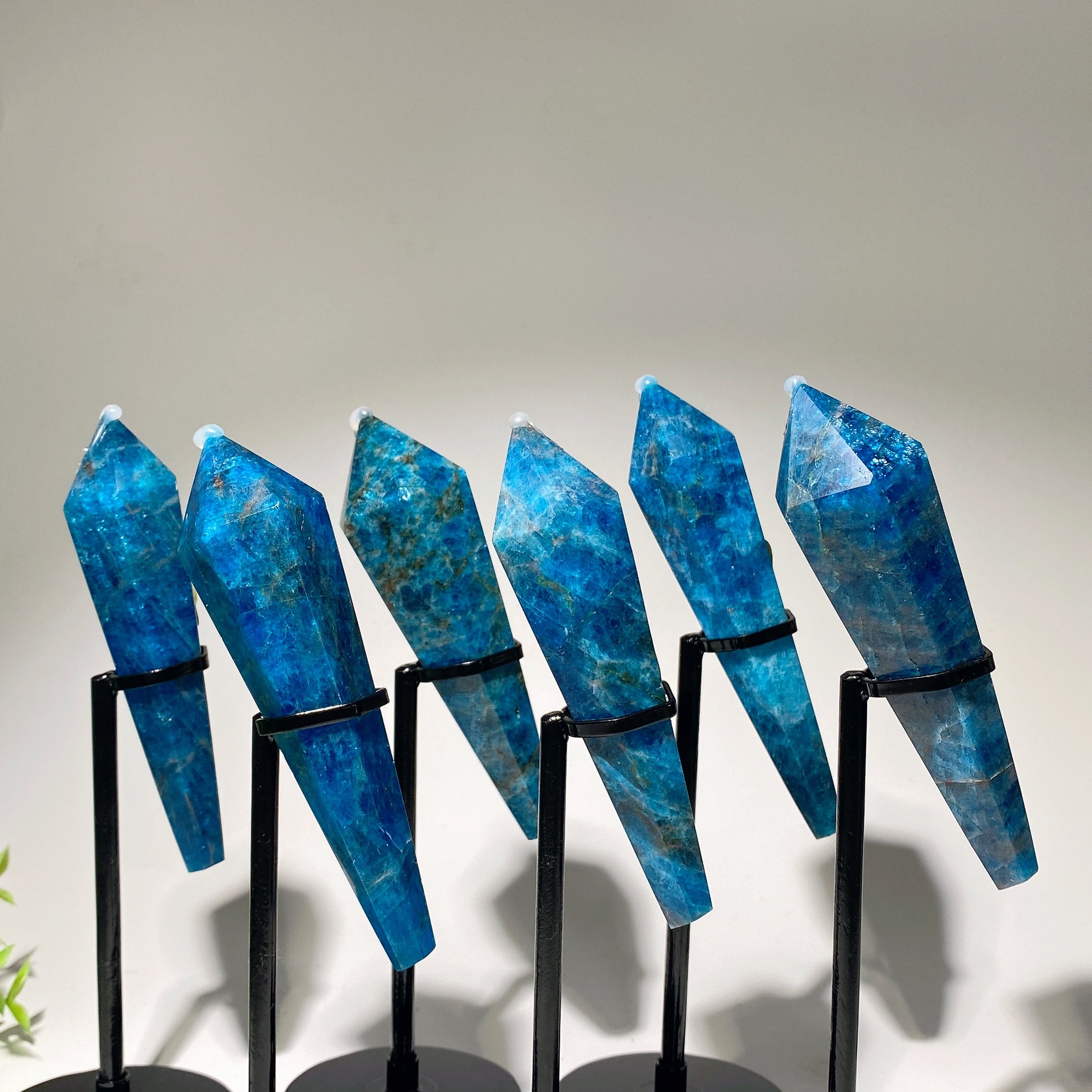 Baguette de guérison énergétique en apatite bleue de 4,2 à 5 pouces