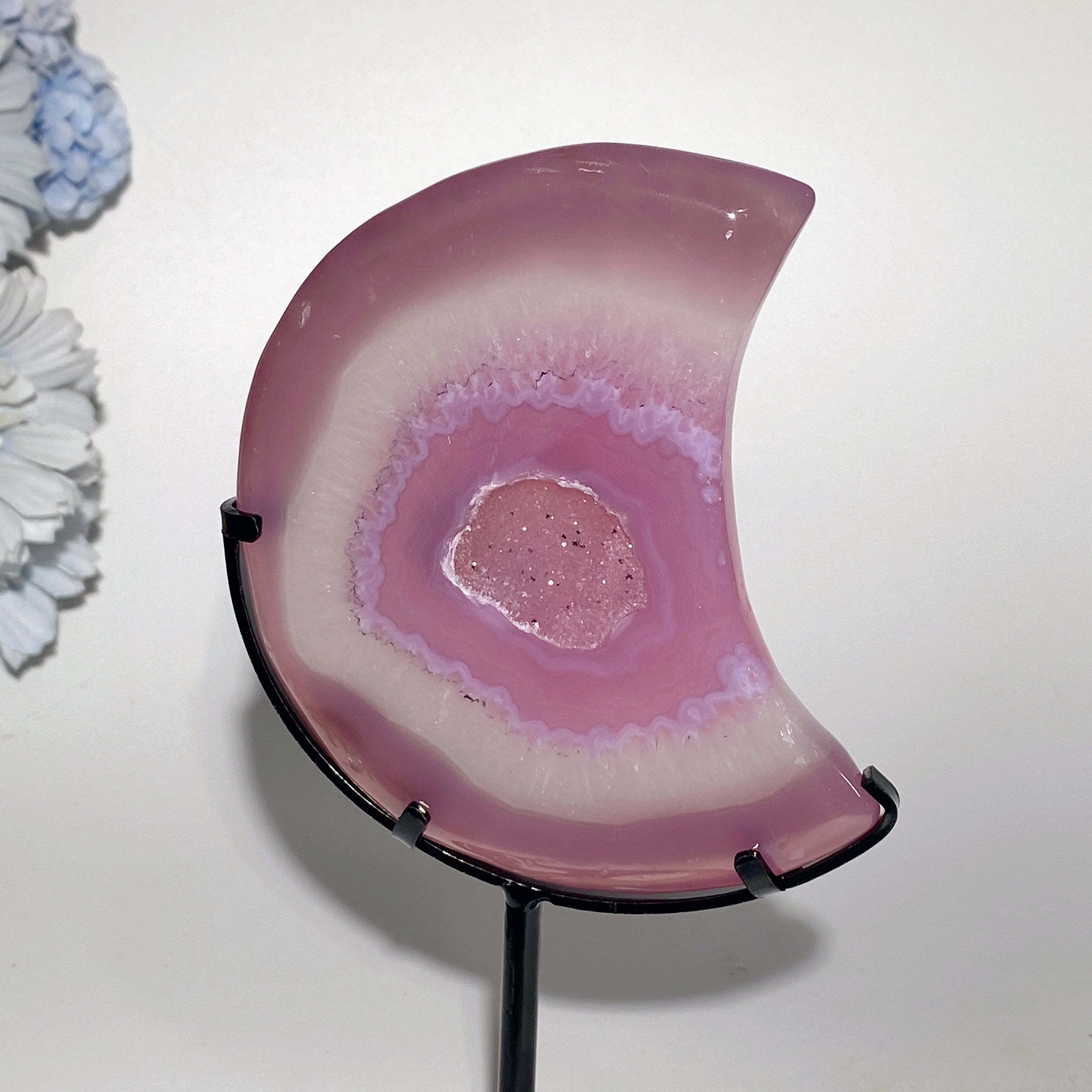 Cristal de lune en agate rose druzy de 11,4 cm avec support pour la guérison