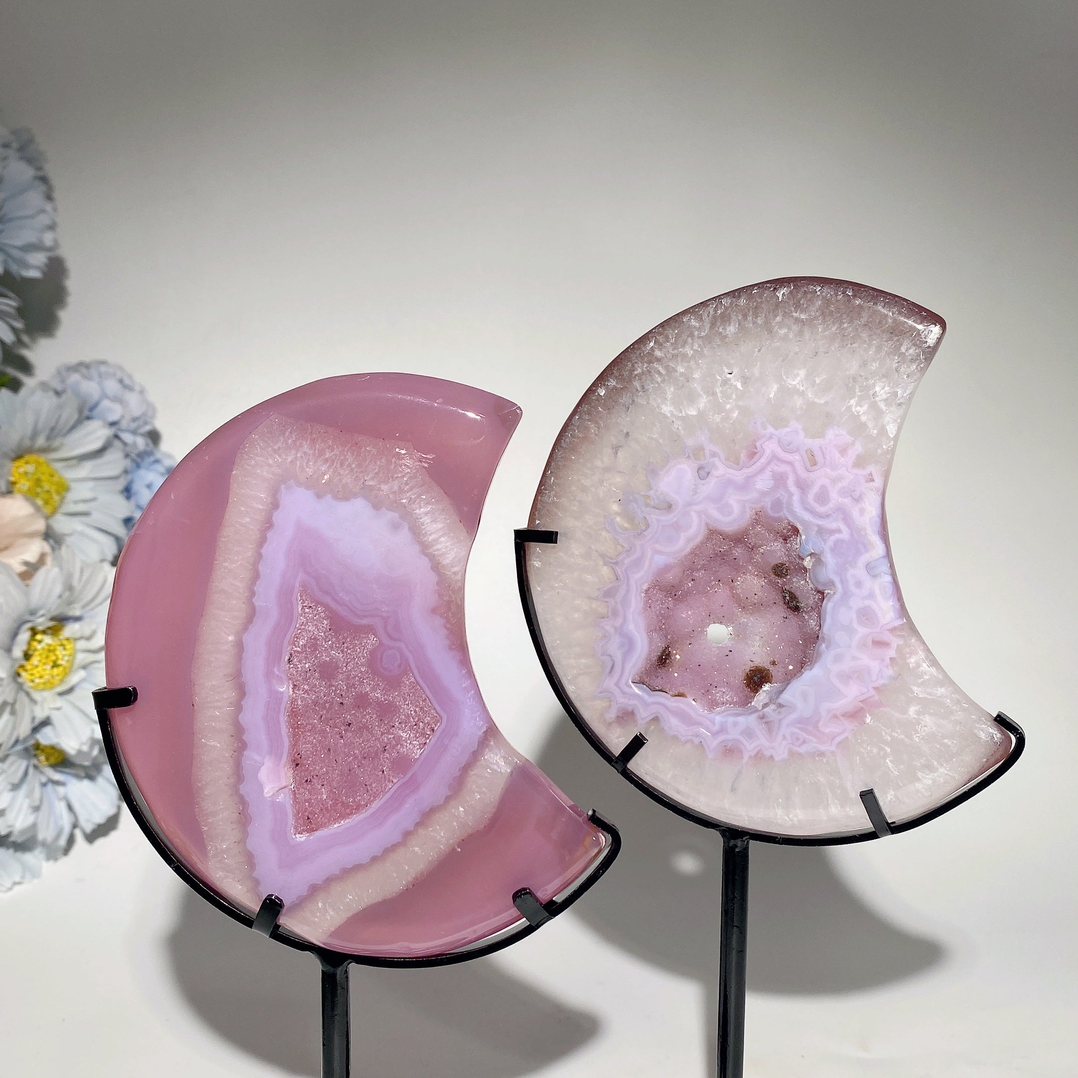 Cristal de lune en agate rose druzy de 11,4 cm avec support pour la guérison