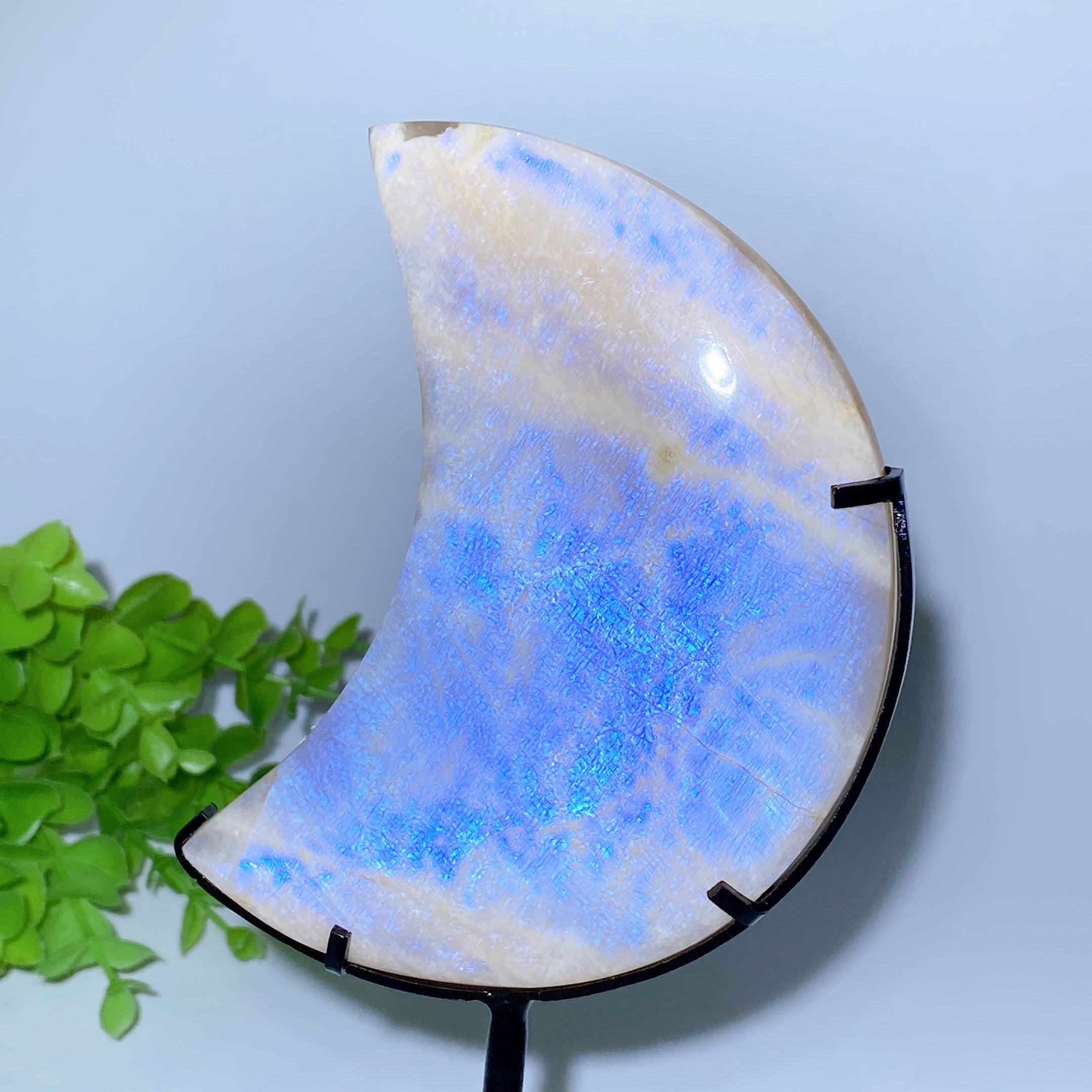 Sculpture en cristal de lune bleu vif de 4 à 5 pouces pour la guérison