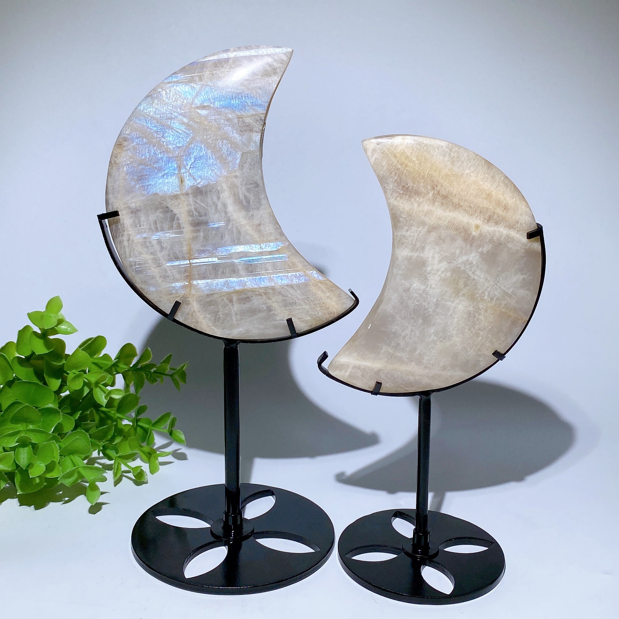 Sculpture en cristal de lune bleu vif de 4 à 5 pouces pour la guérison