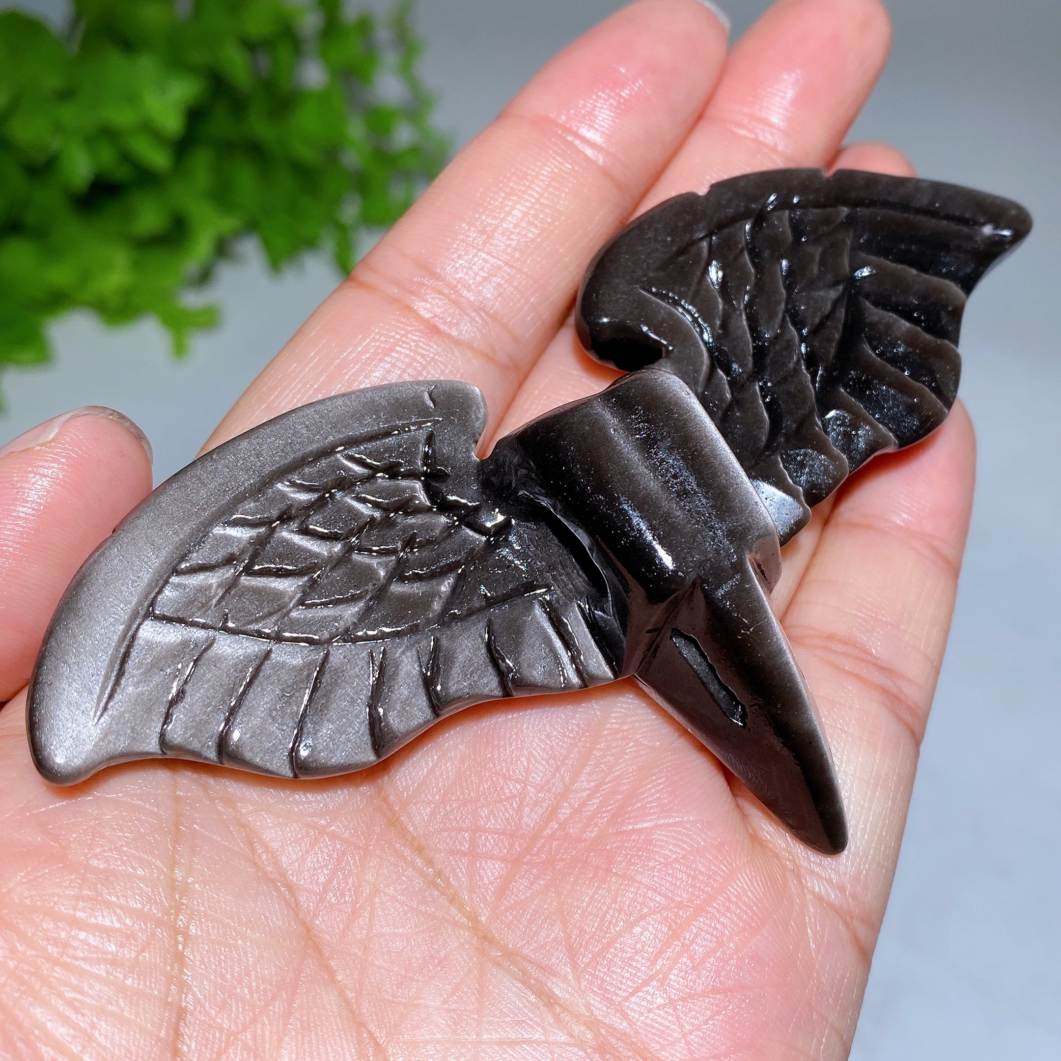 Crâne de corbeau en cristal de 4 pouces avec sculpture d'ailes