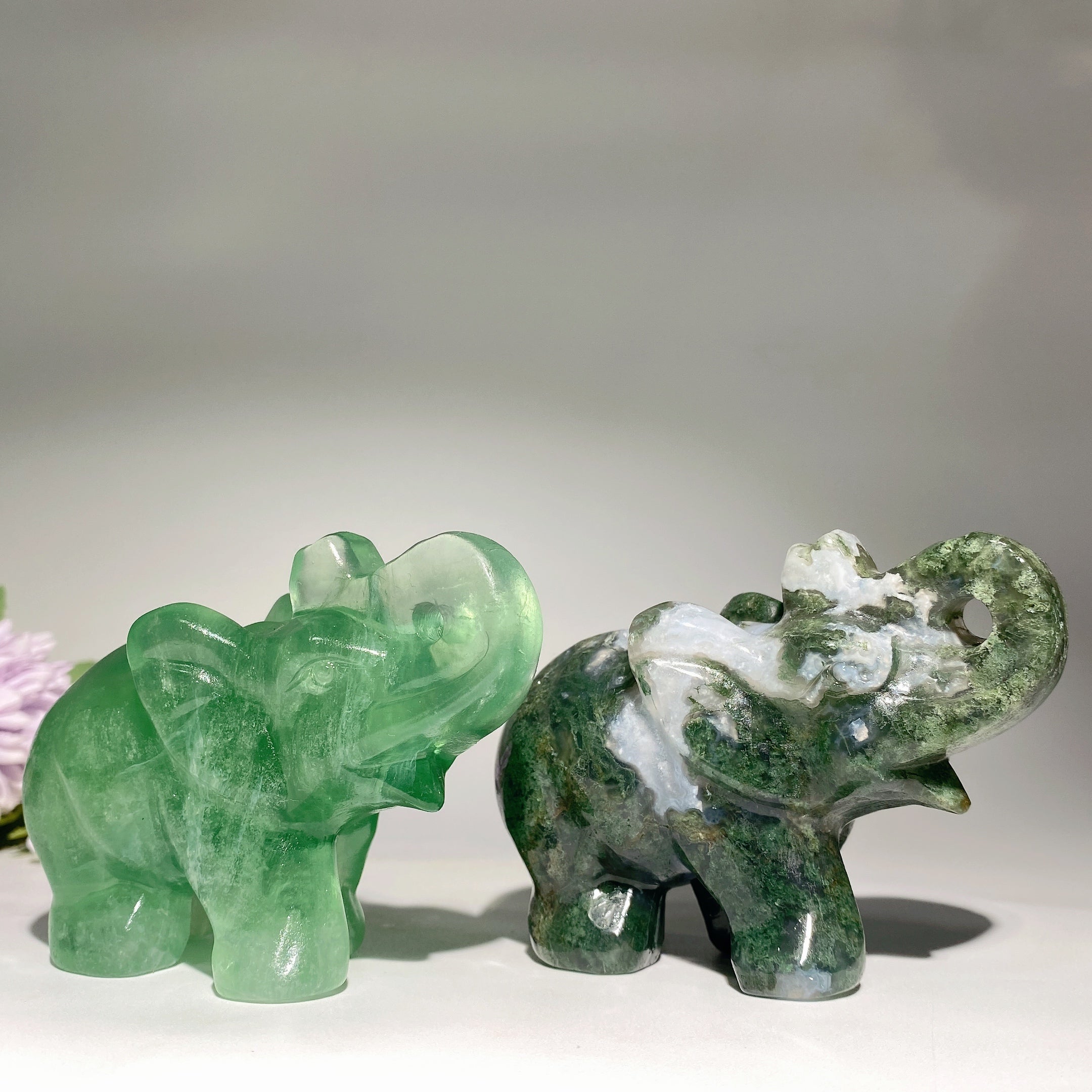 Sculptures en cristal d'éléphant en fluorite et agate mousse de 4 pouces