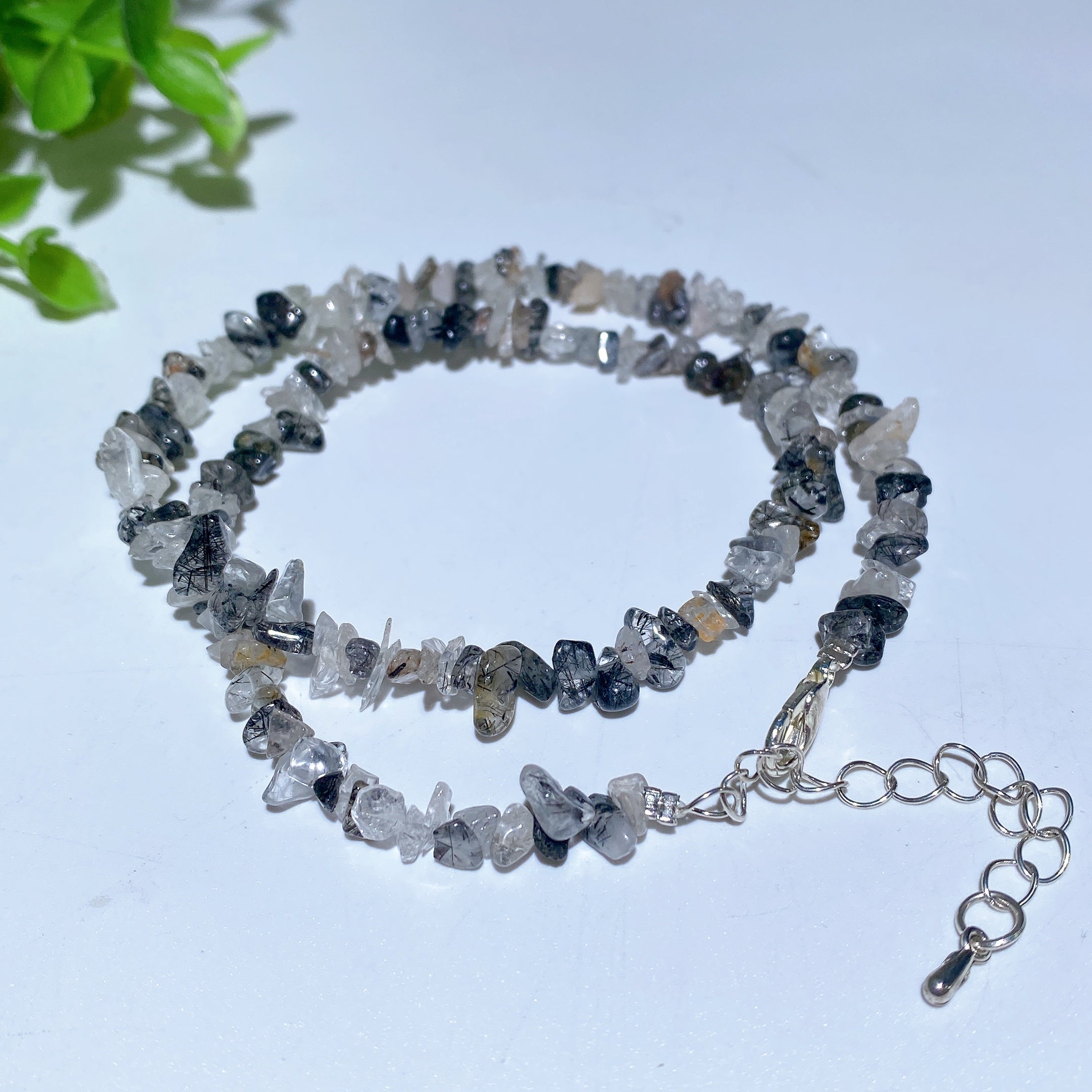 Collier de guérison spirituelle en éclats de cristal mélangés de 40 cm
