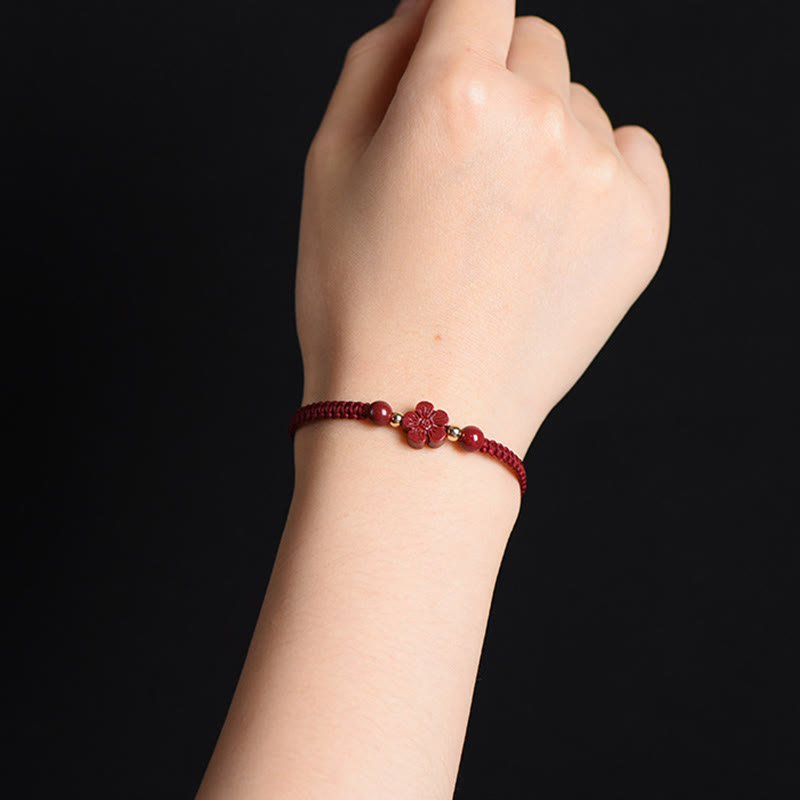 Bracelet en cinabre avec cordon rouge | Bénédiction du trèfle à quatre feuilles