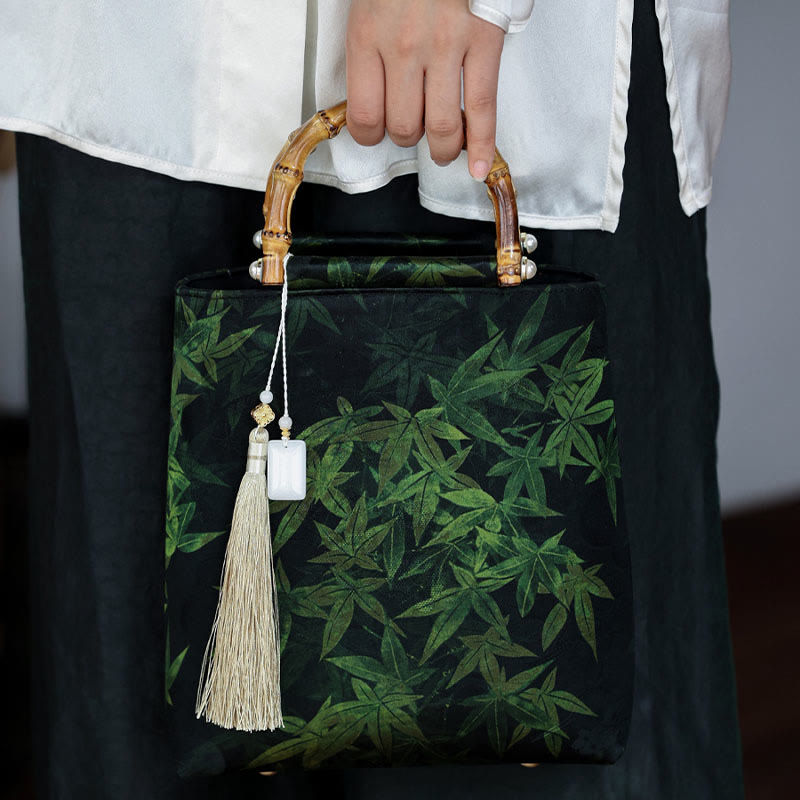 Sac à main en bambou avec motif papillon et poisson koï et poignées en jade