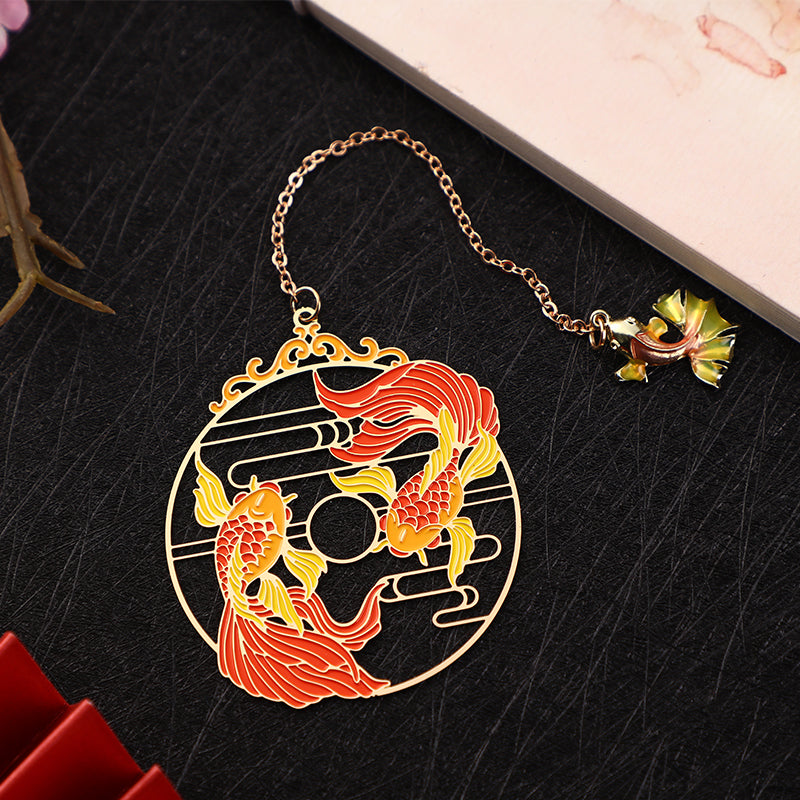 Marque-page en laiton doré avec poisson koï pour la protection spirituelle