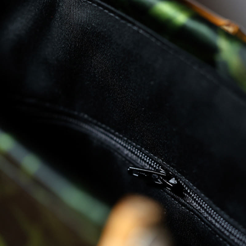 Sac à main en bambou avec motif papillon et poisson koï et poignées en jade